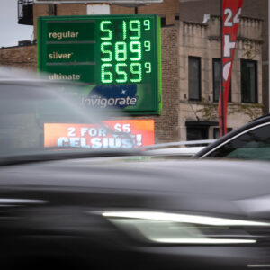 Read more about the article Oil Prices Soar as Iran Standoff Shows No End in Sight