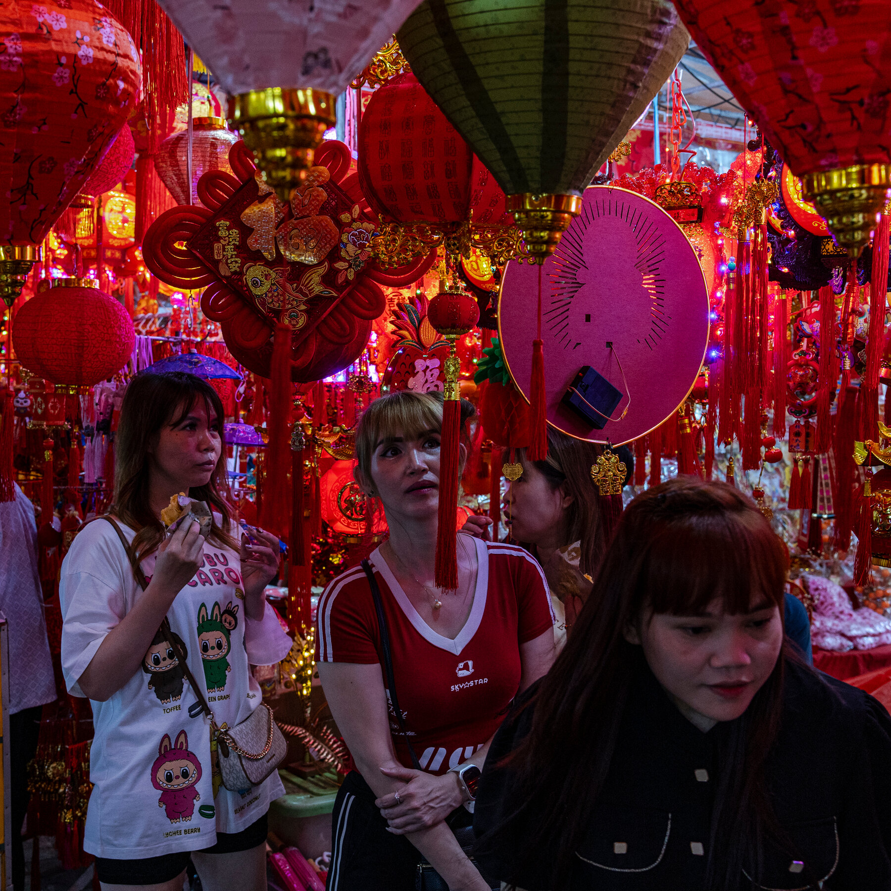 Read more about the article As U.S. Brands Stumble, China Wins Over Young Indonesians