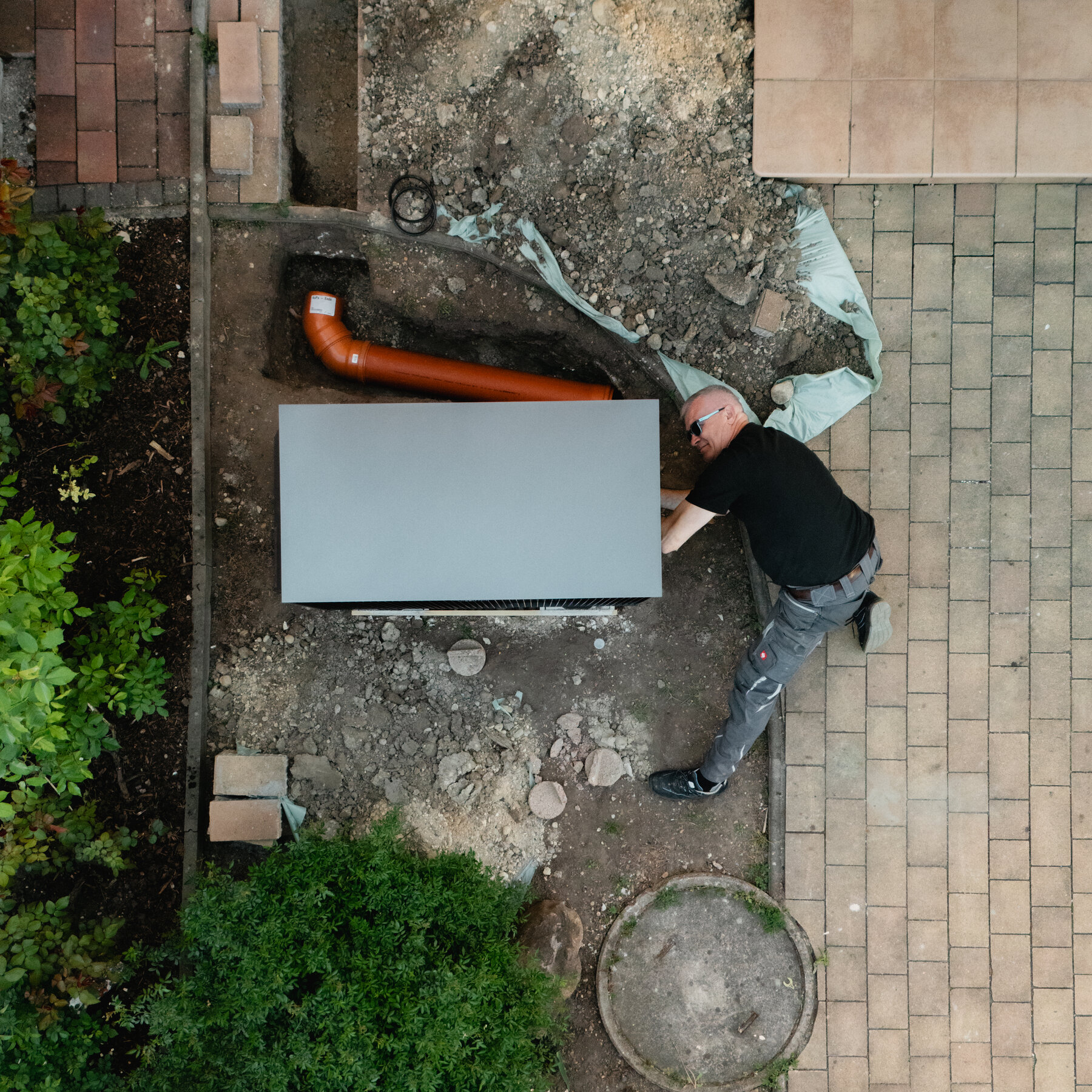 You are currently viewing How Energy Prices Are Driving Demand for Solar Panels and Heat Pumps