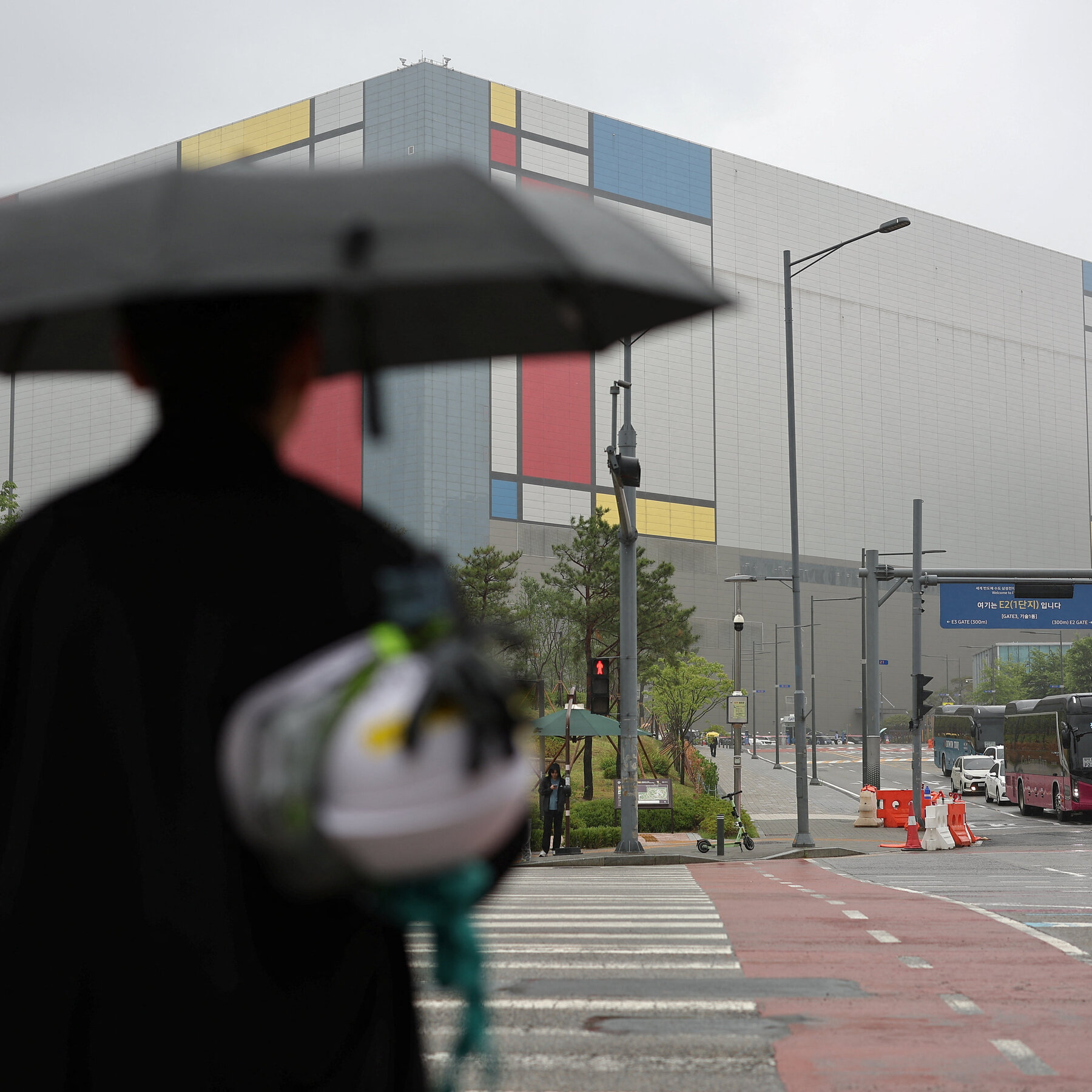 You are currently viewing Samsung Averts a Walkout With Big Bonuses, but Discord Over A.I. Profits Brews