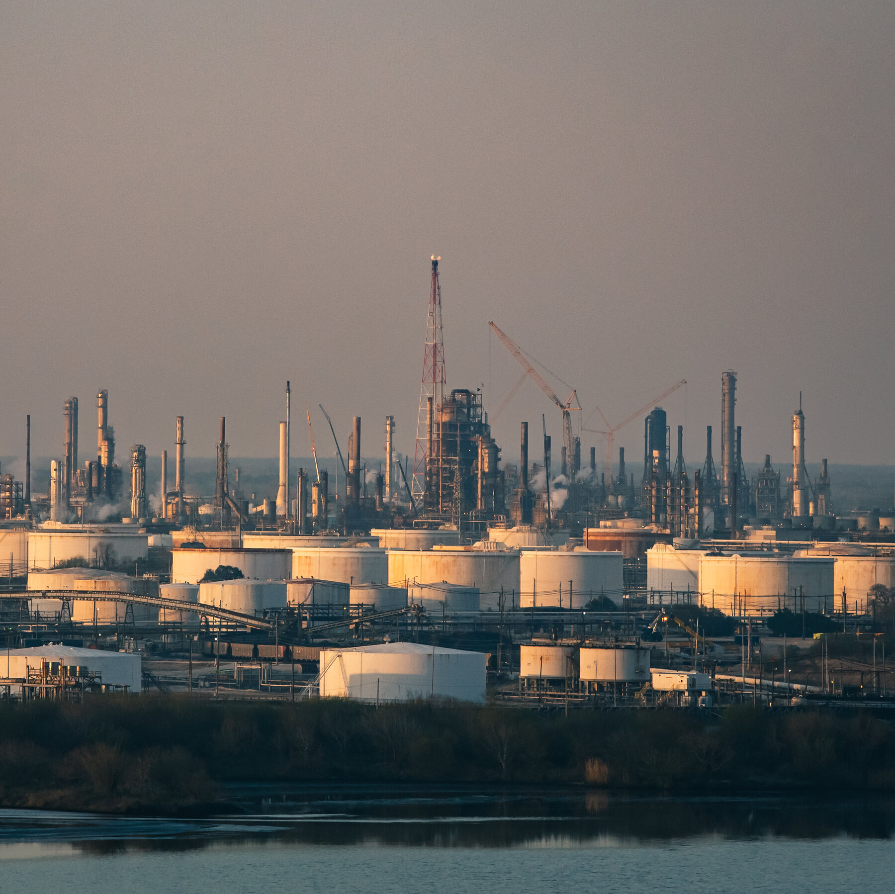 You are currently viewing Oil Companies’ Huge Profits Revive Calls for Temporary Windfall Taxes