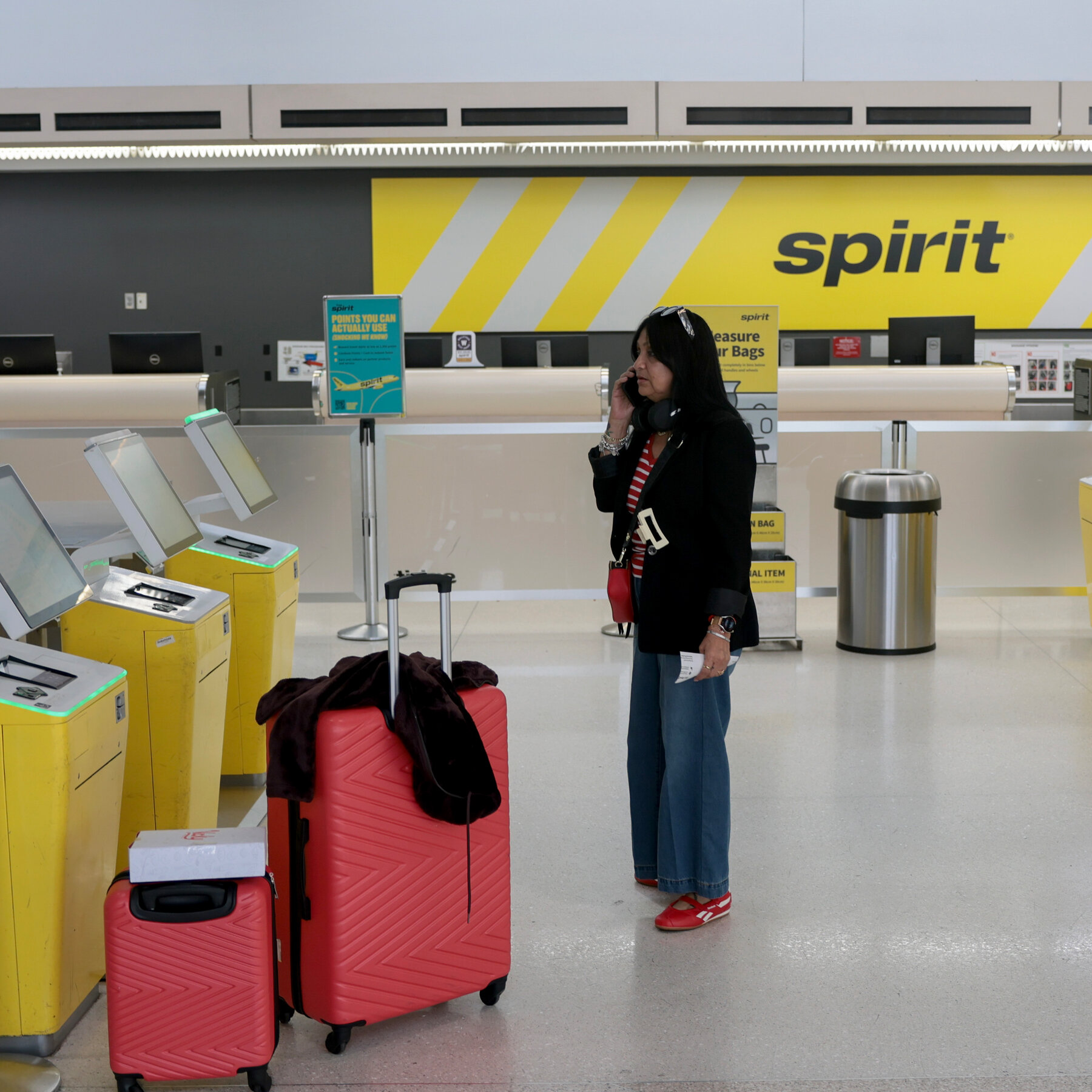 You are currently viewing Spirit Airlines Cancels All Flights, Stranding Passengers