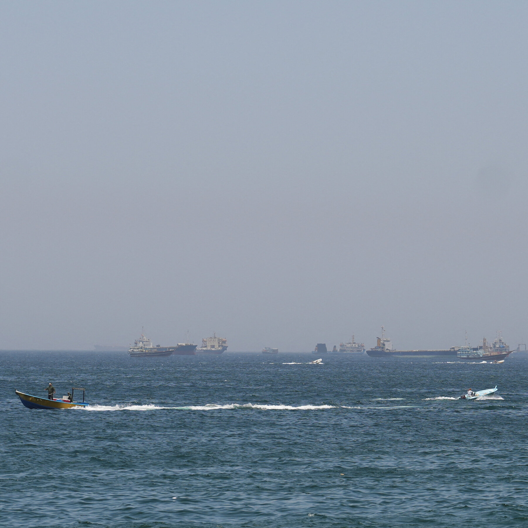 You are currently viewing Confusion in Strait of Hormuz Leaves Shipping Firms Guessing