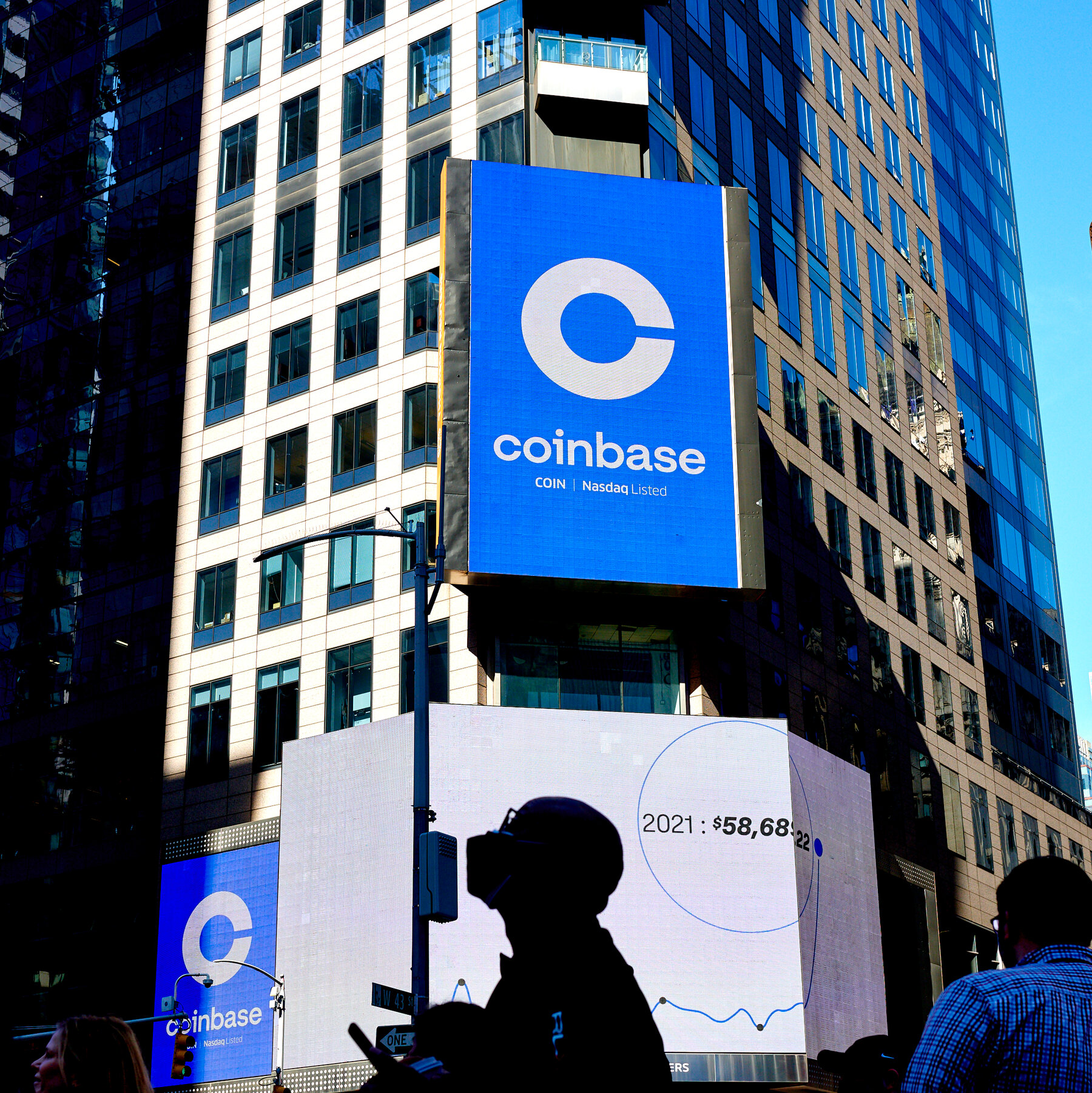 You are currently viewing Coinbase Lays Off 14% of Employees as A.I. Changes Work