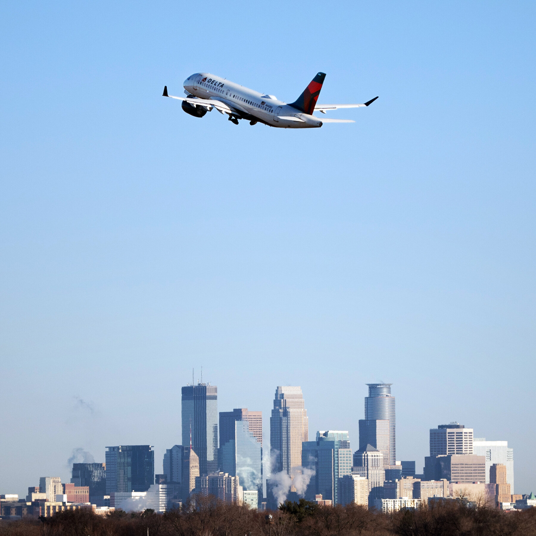 You are currently viewing Delta Air Lines Will Stop Serving Snacks and Drinks on Short Flights