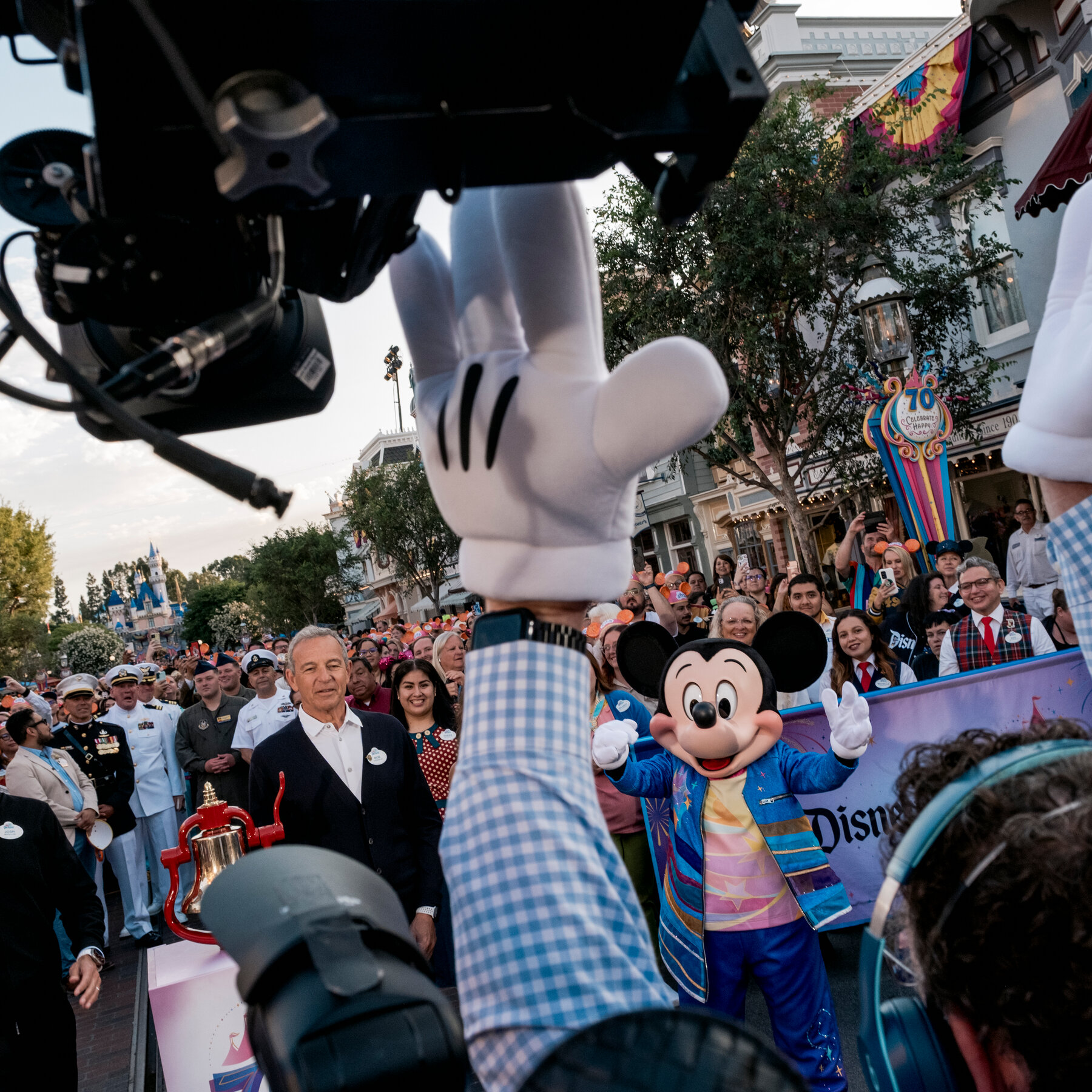 You are currently viewing Disney Posts Strong Earnings Despite Slowdown in Park Visitors