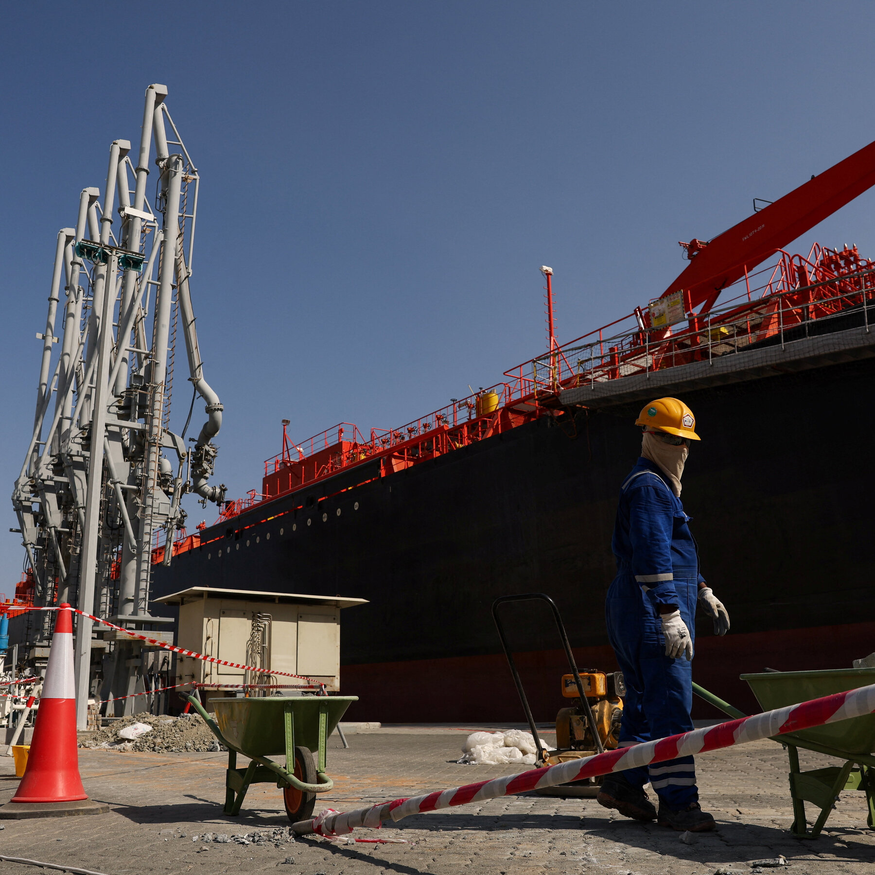 You are currently viewing Oil Prices Hold Steady as Iran Talks Remain Murky