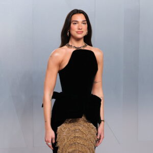 Read more about the article Dua Lipa Sues Samsung Over Use of Her Image on TV Packaging