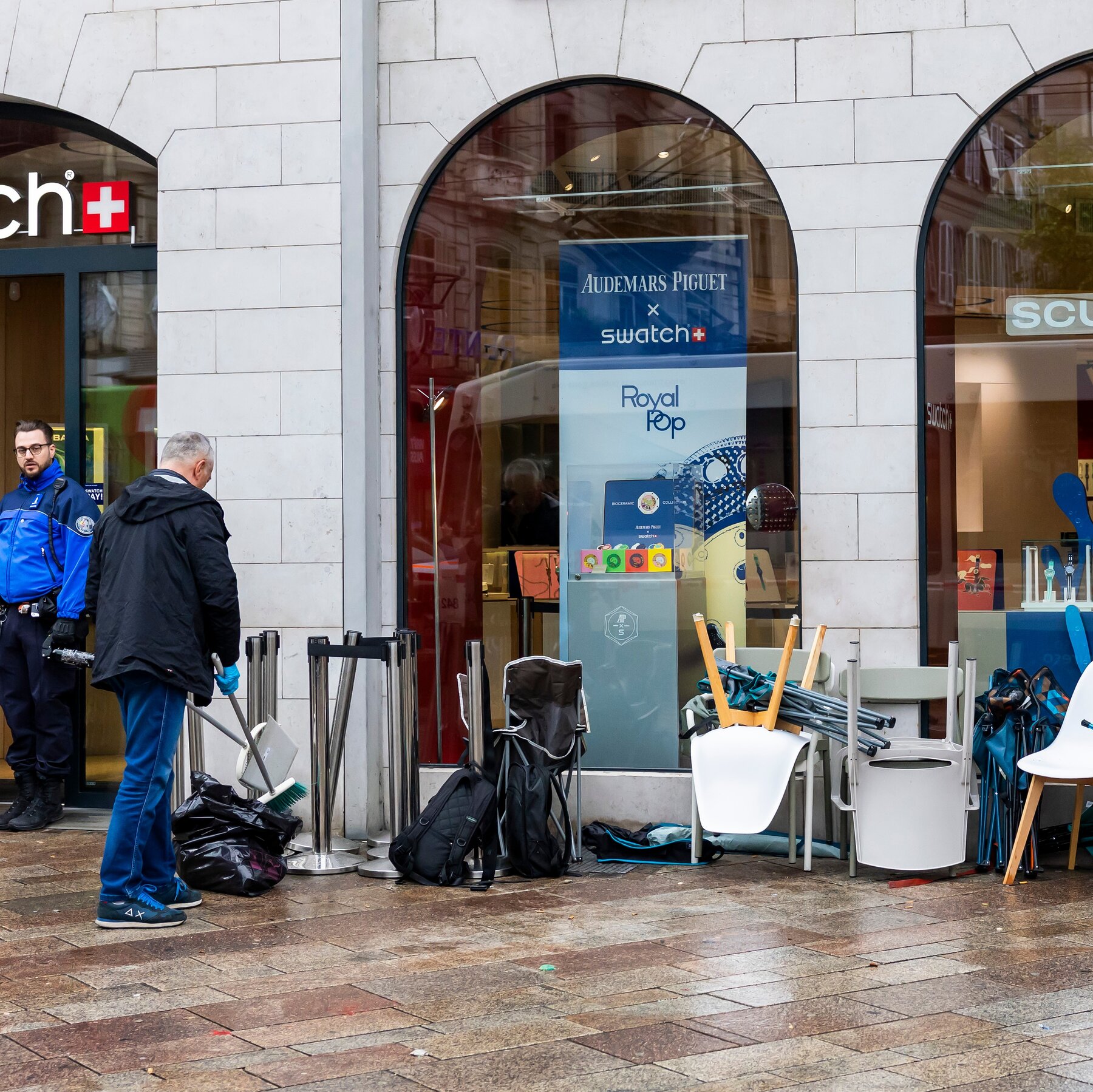 You are currently viewing Shoppers’ Frenzy for ‘Royal Pop’ Pocket Watches Forces Swatch to Shut Stores