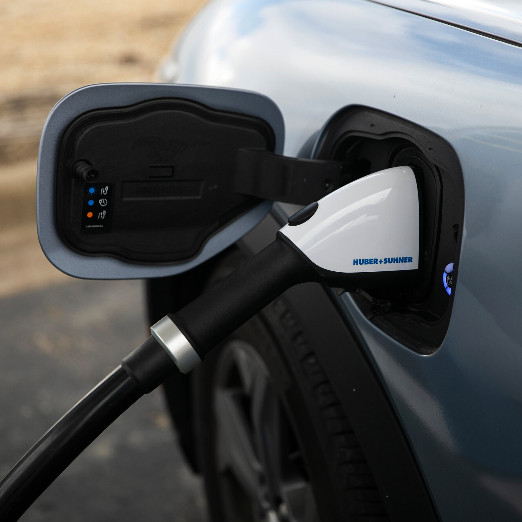 Read more about the article Bipartisan Bill Would Impose New Annual Fee on Electric Vehicles