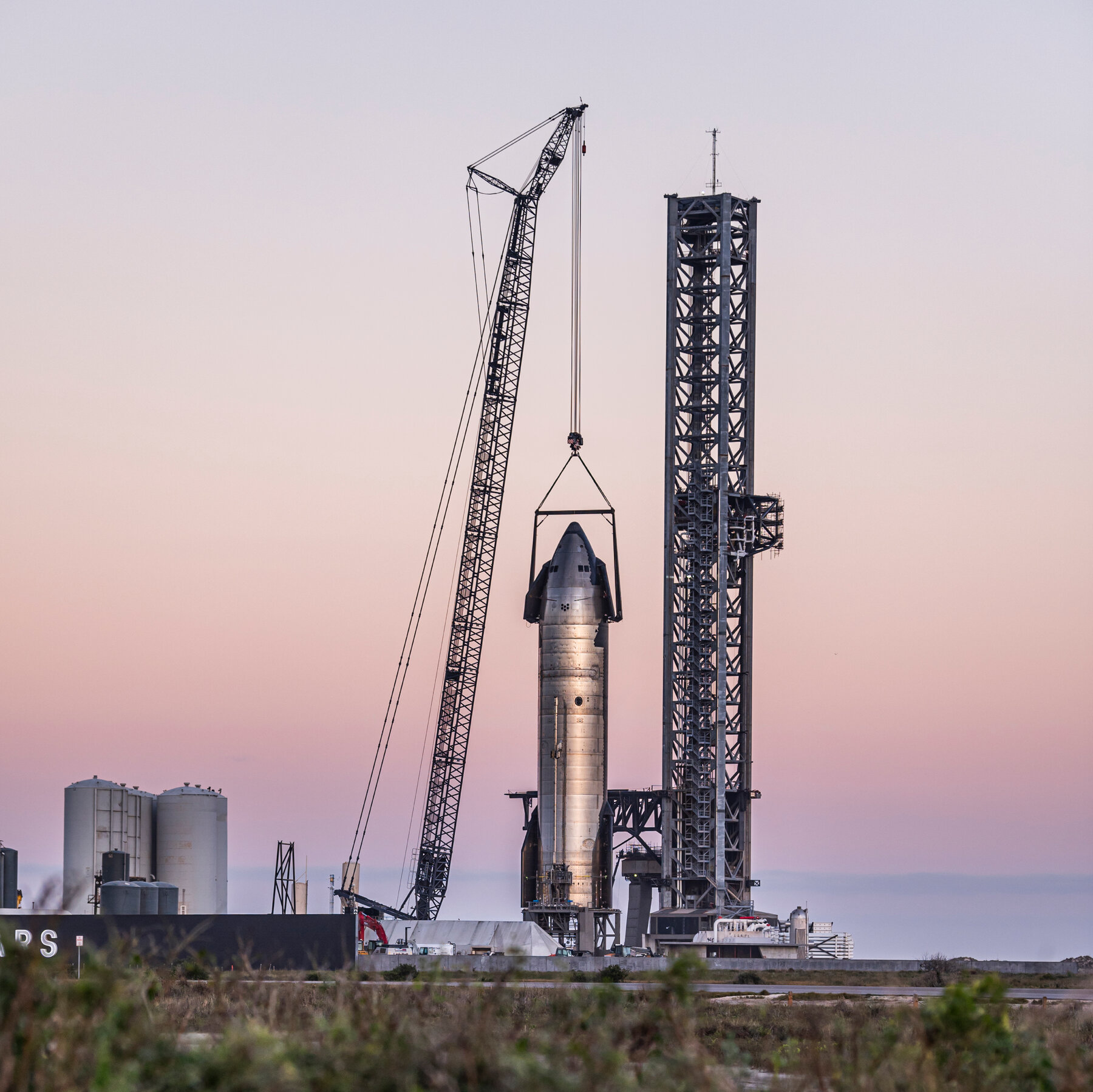 You are currently viewing The Banks That Won a Piece of SpaceX’s Colossal I.P.O.