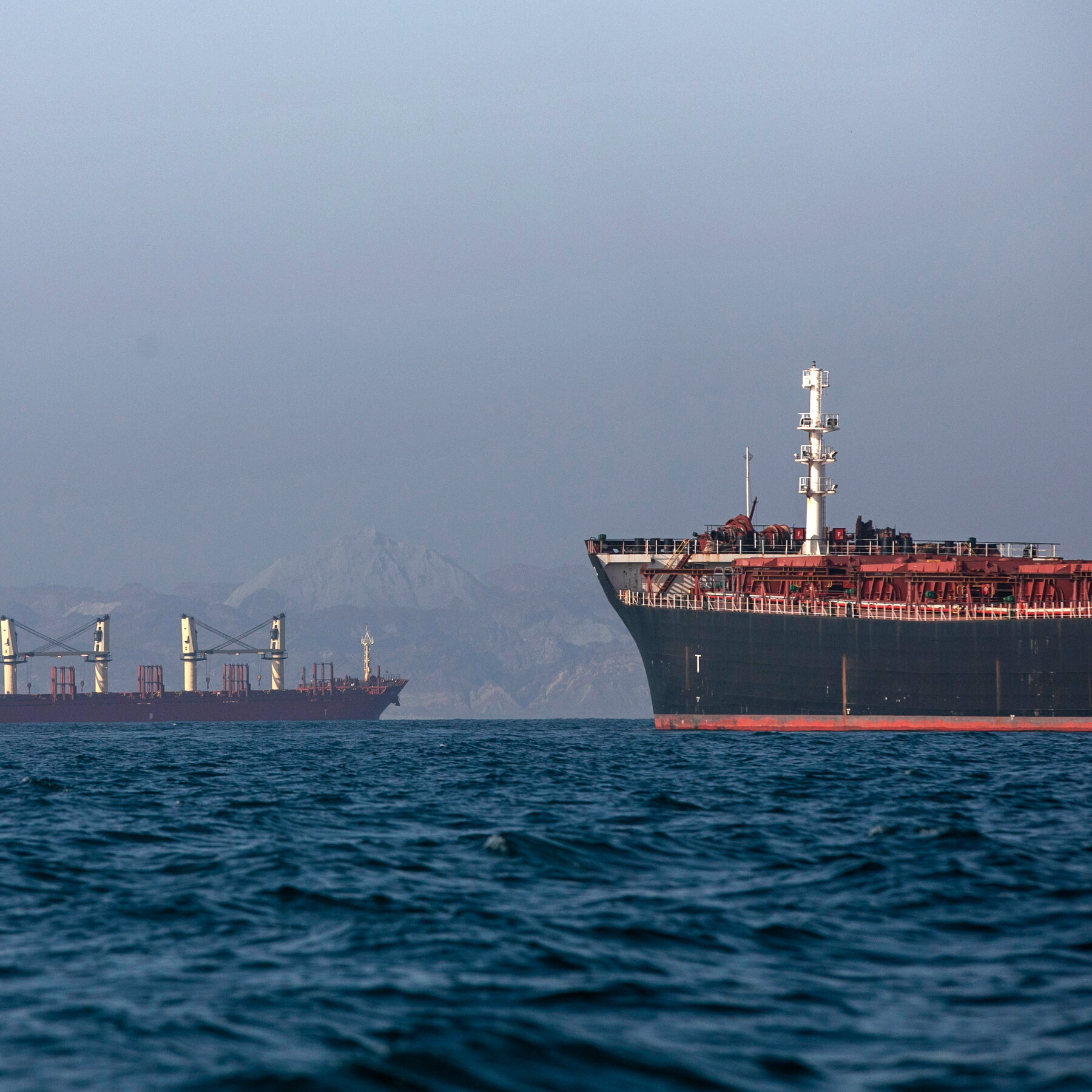 You are currently viewing The Risks of Iran’s Threat to Control the Strait of Hormuz