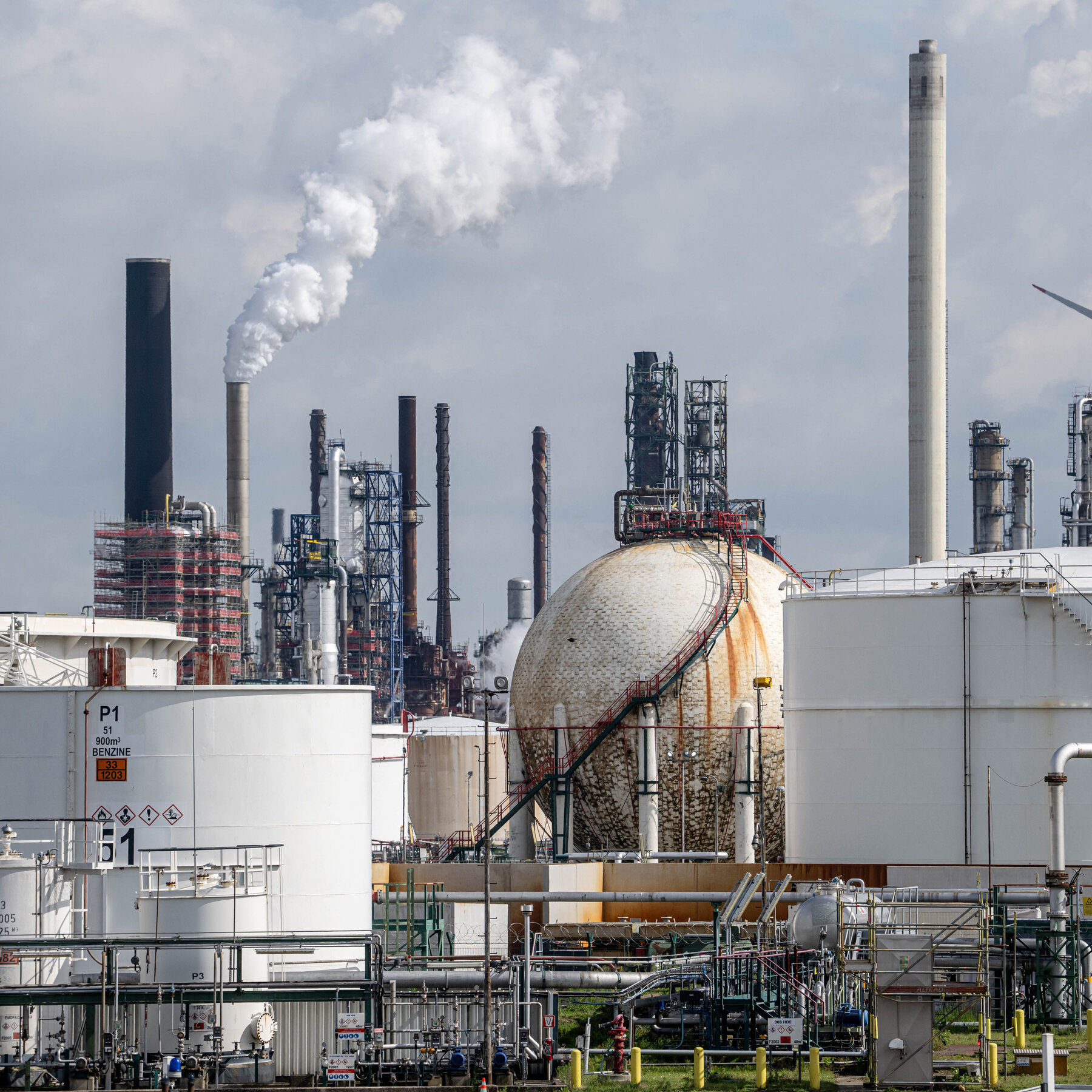Read more about the article Oil Prices Climb and Stocks Fall After U.S. Strikes Iranian Drones