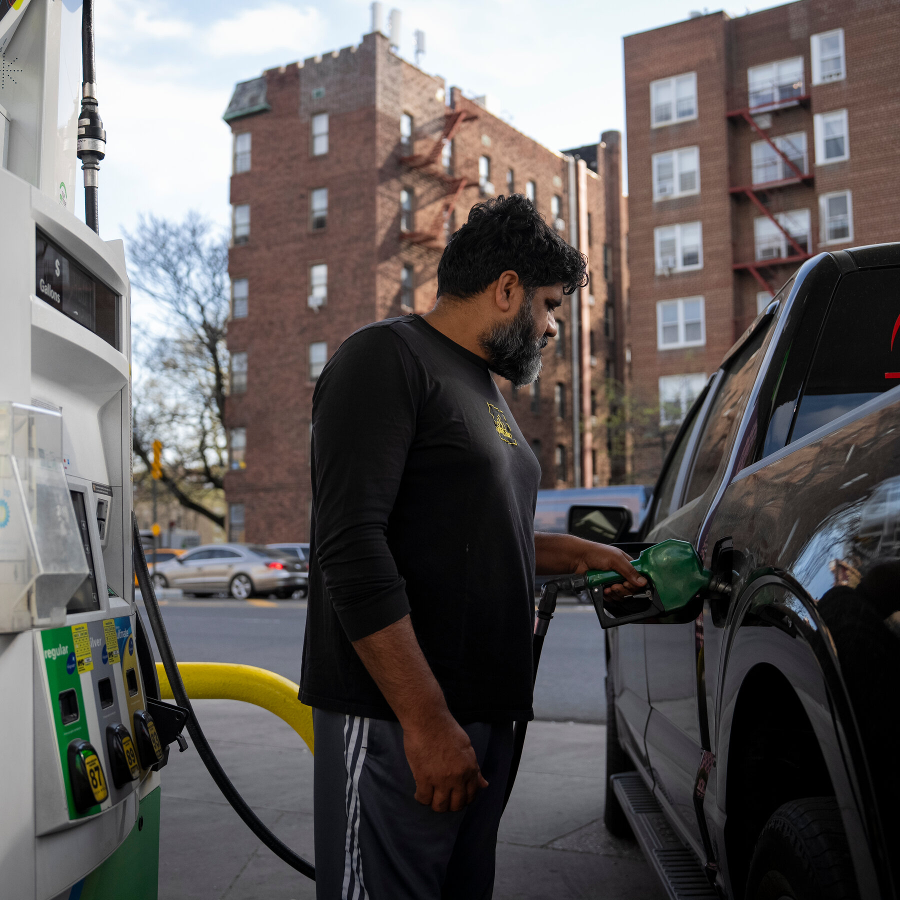 You are currently viewing Average U.S. Gasoline Price Falls Below $4 for First Time in Months