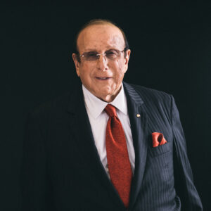 Read more about the article Clive Davis, Music Industry Titan Who Signed Whitney Houston, Dies at 94