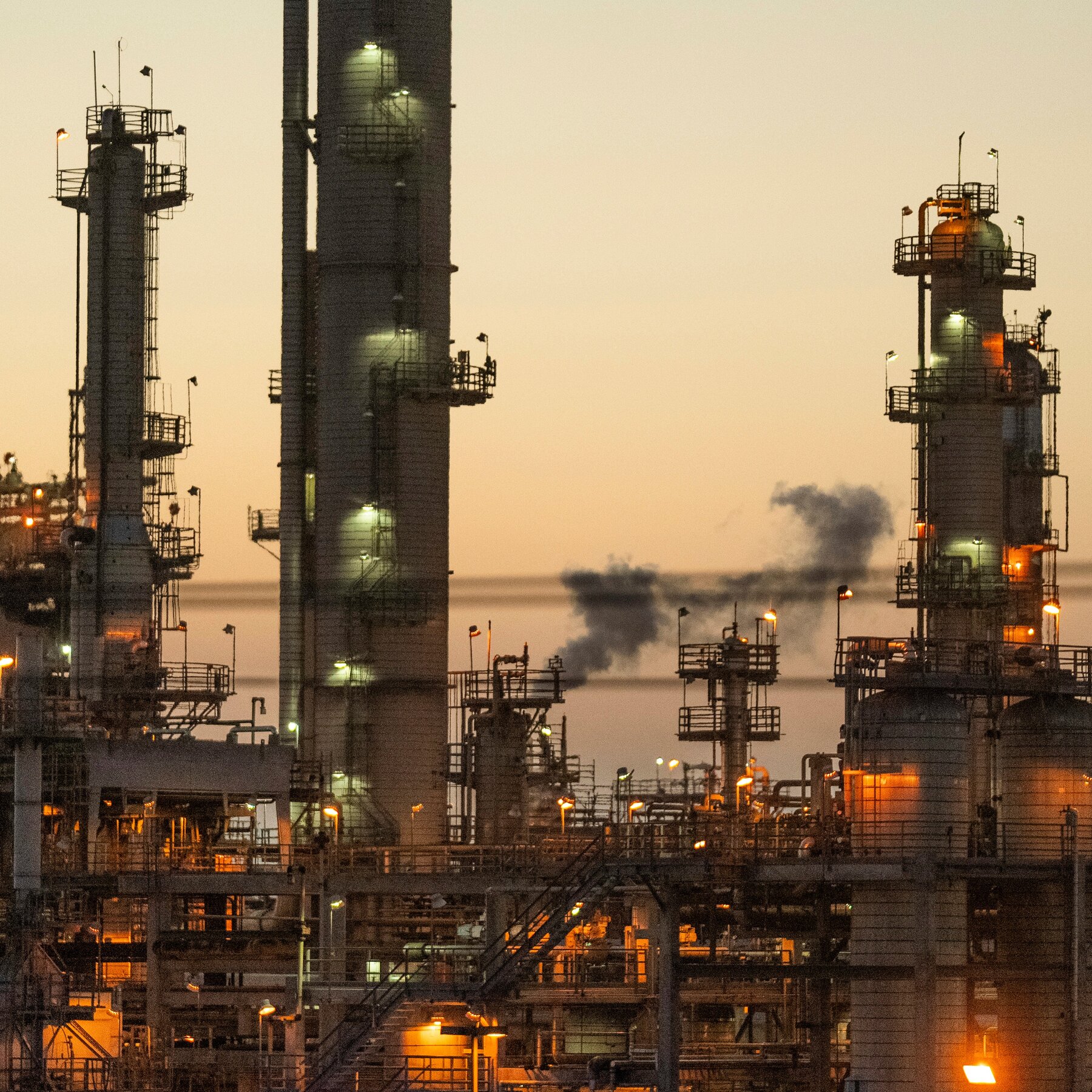 You are currently viewing Oil Prices Jump as Middle East Tensions Build