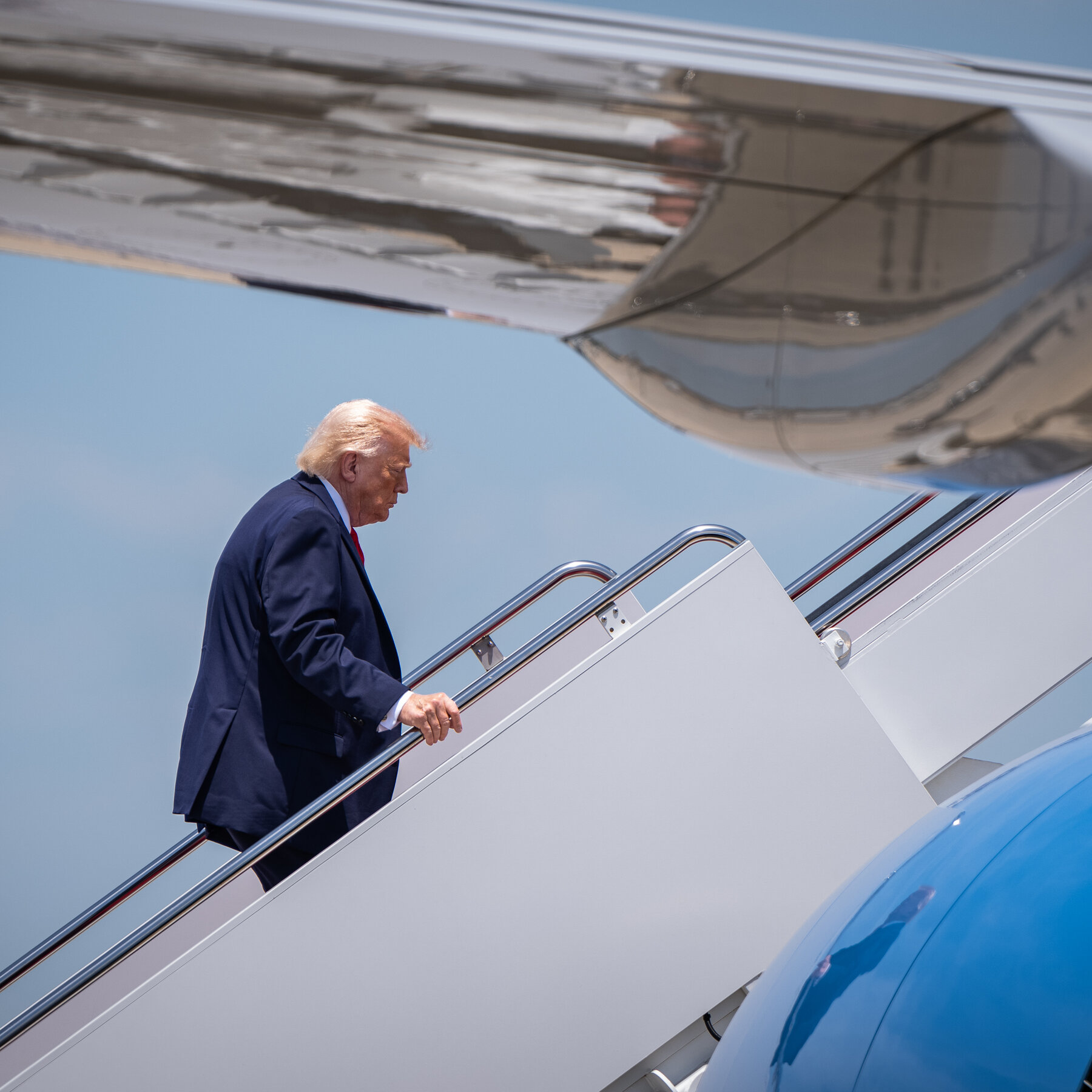 Read more about the article Trump Eyes a Piece of A.I. Giants