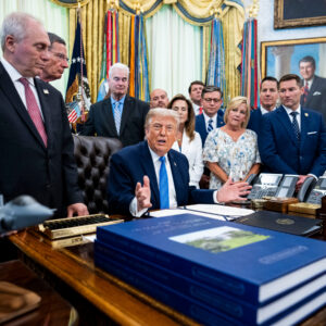 Read more about the article White House Again Shrugs Off High Prices Amid War With Iran