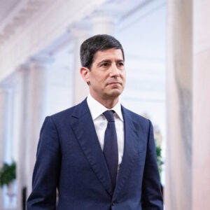 Read more about the article Warsh Faces Tenuous Balancing Act in First Fed Meeting as Chairman