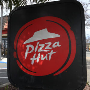 Read more about the article Pizza Hut Sold to Two Firms for $2.7 Billion