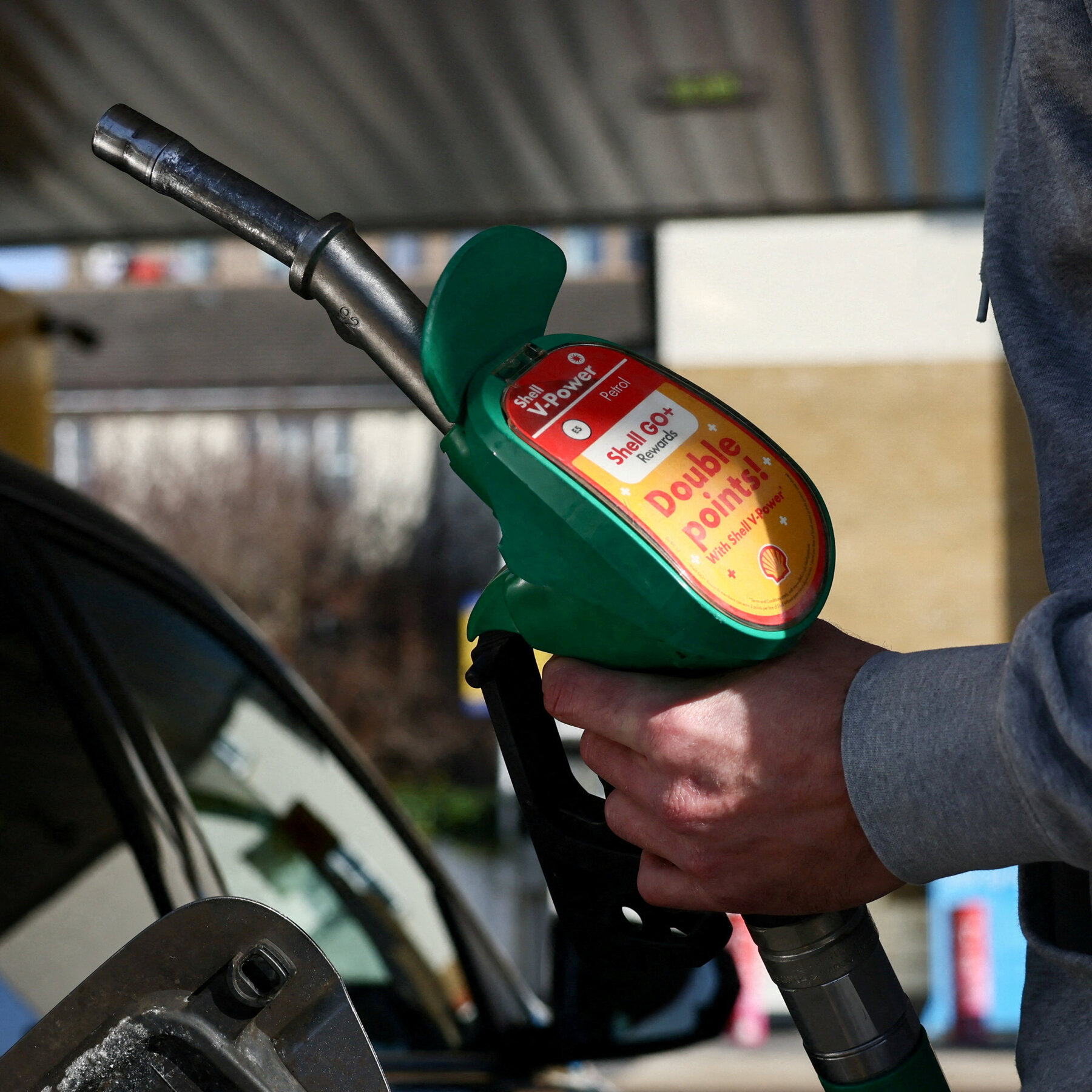 You are currently viewing Oil Prices Fall as U.S.-Iran Deal to Reopen Hormuz Takes Effect