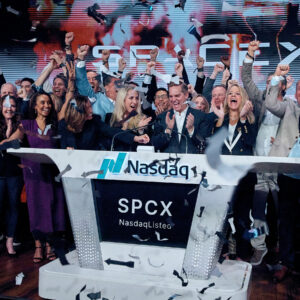 Read more about the article Retail Investors Help Send SpaceX Shares Soaring