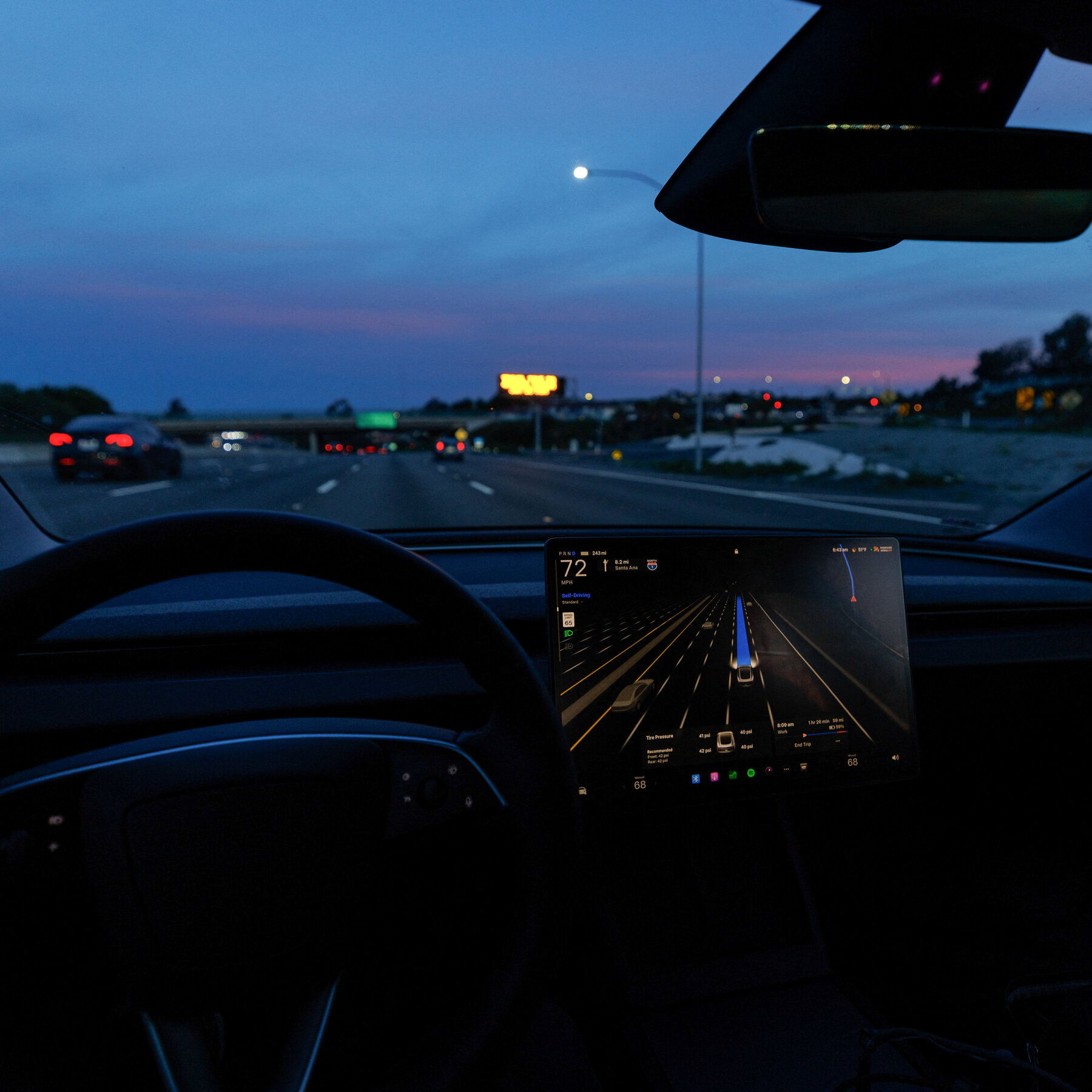 You are currently viewing Tesla Driver Using Autopilot Crashes Into Home in Texas and Kills a Woman, Officials Say