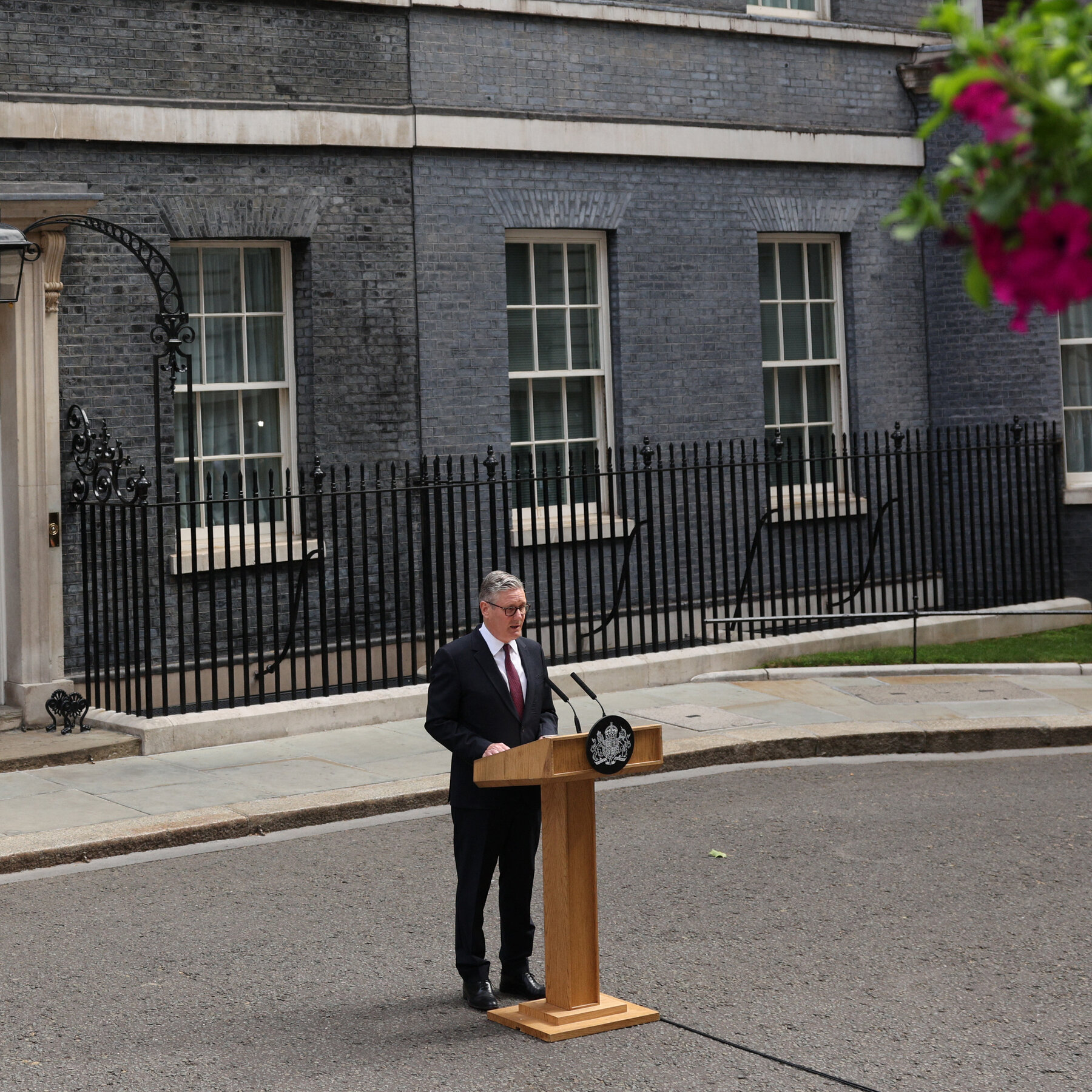 You are currently viewing After Starmer Quits, Investors Wonder Where the British Economy Goes Next