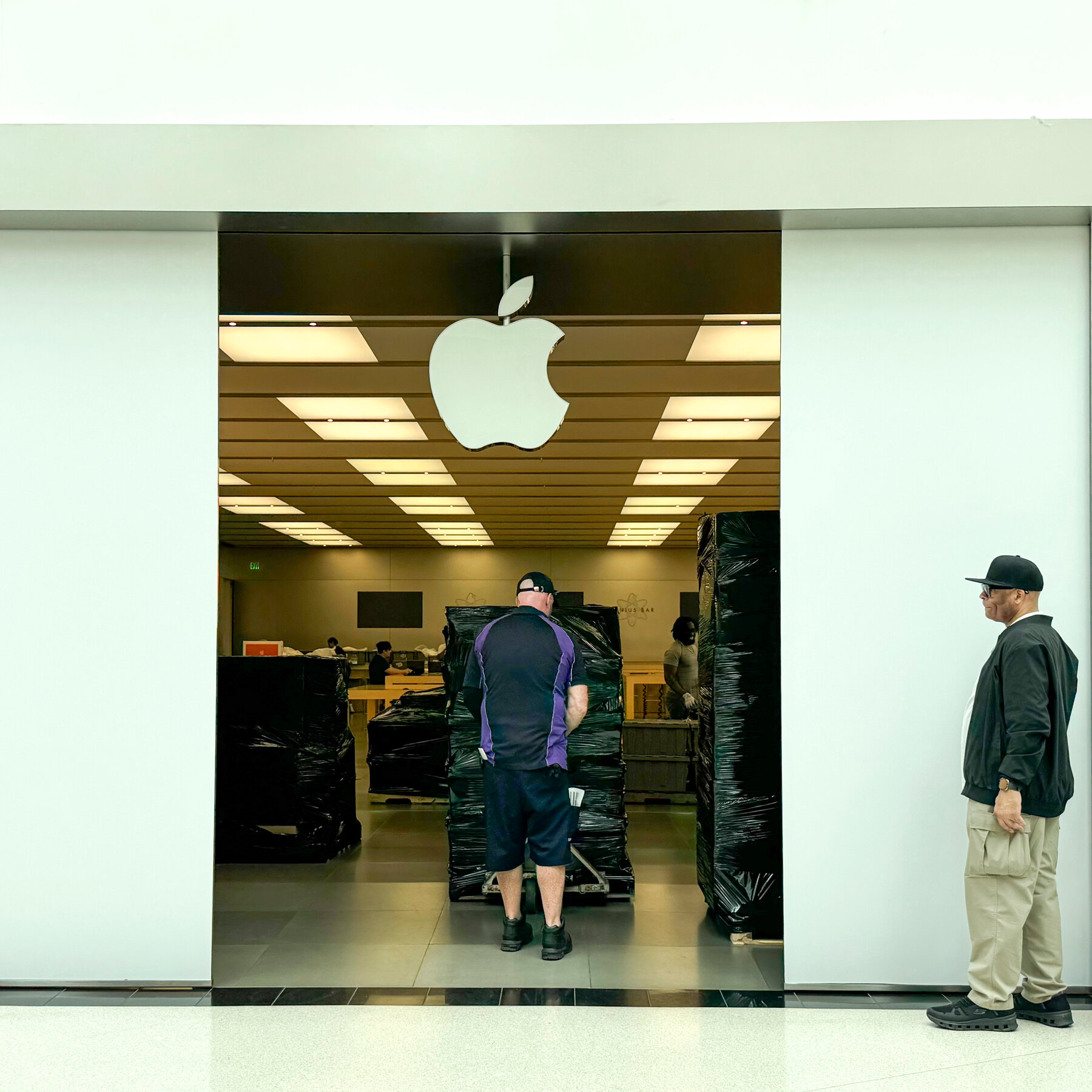 You are currently viewing Apple Just Closed Its First Unionized U.S. Store