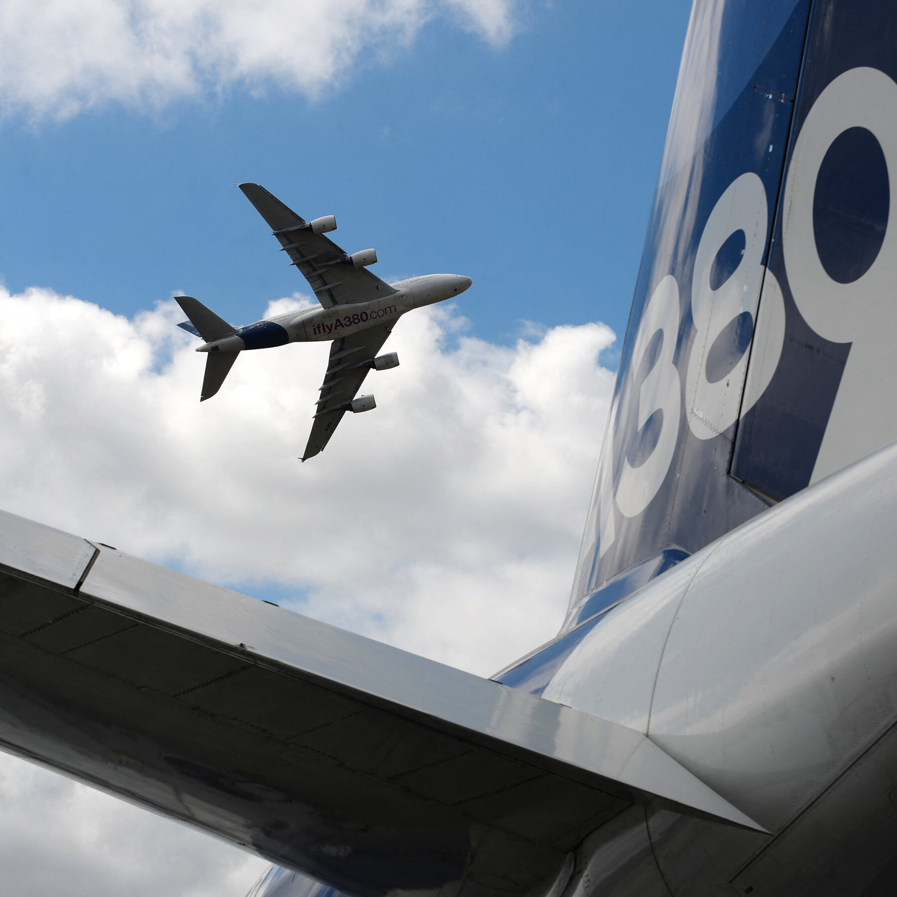 You are currently viewing Airbus Is Ordered to Inspect 16 Jets After Cracks Are Found in Wings