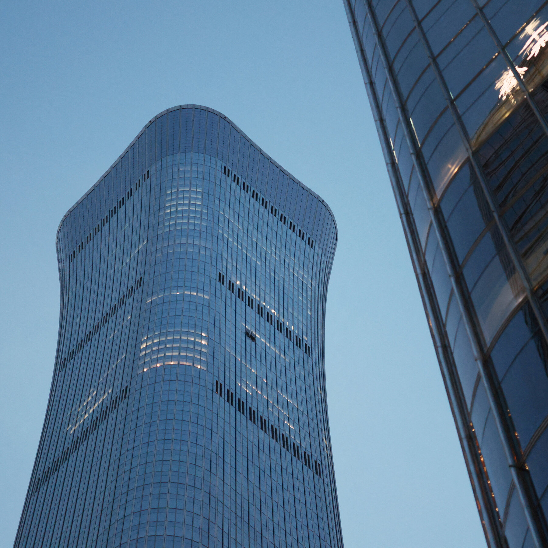You are currently viewing Small Plane Crashes Into Tallest Building in Beijing