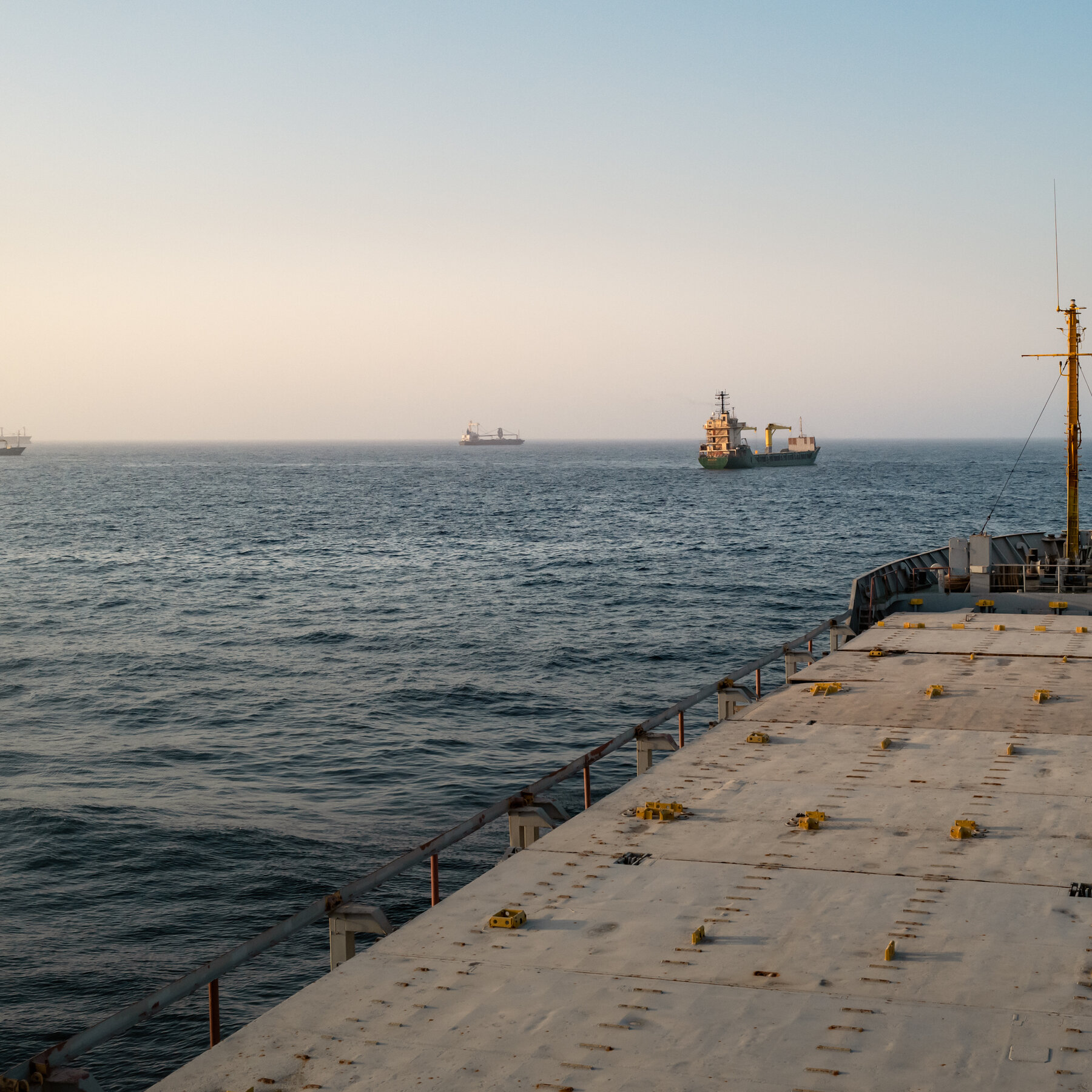 You are currently viewing Shipping Traffic in Strait of Hormuz Picks Up Again