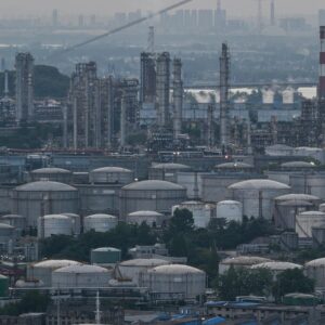 Read more about the article While the World Scrambles for Oil, China Sits on Full Tanks