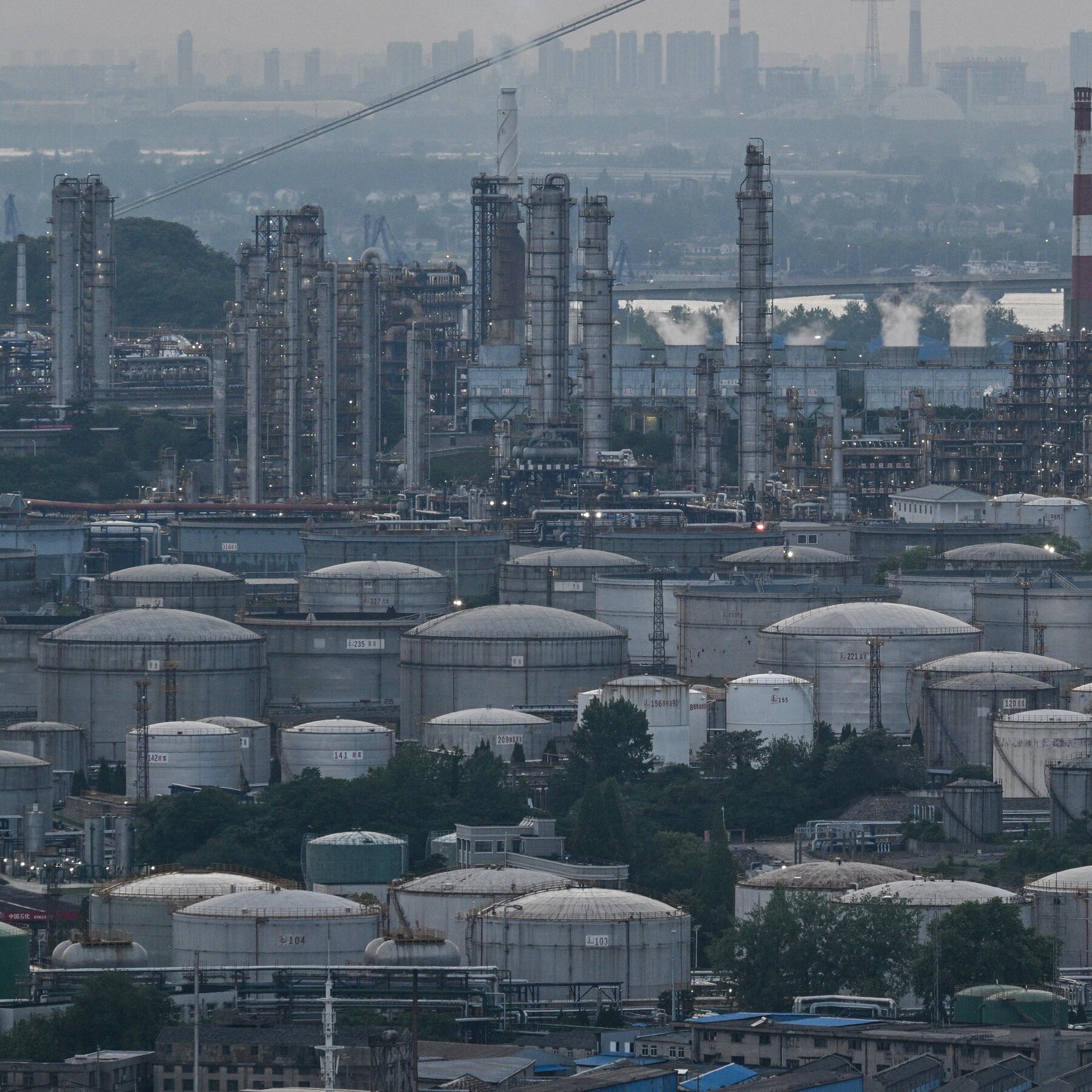 You are currently viewing While the World Scrambles for Oil, China Sits on Full Tanks