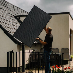Read more about the article What You Need to Know About Installing Plug-In Solar Panels
