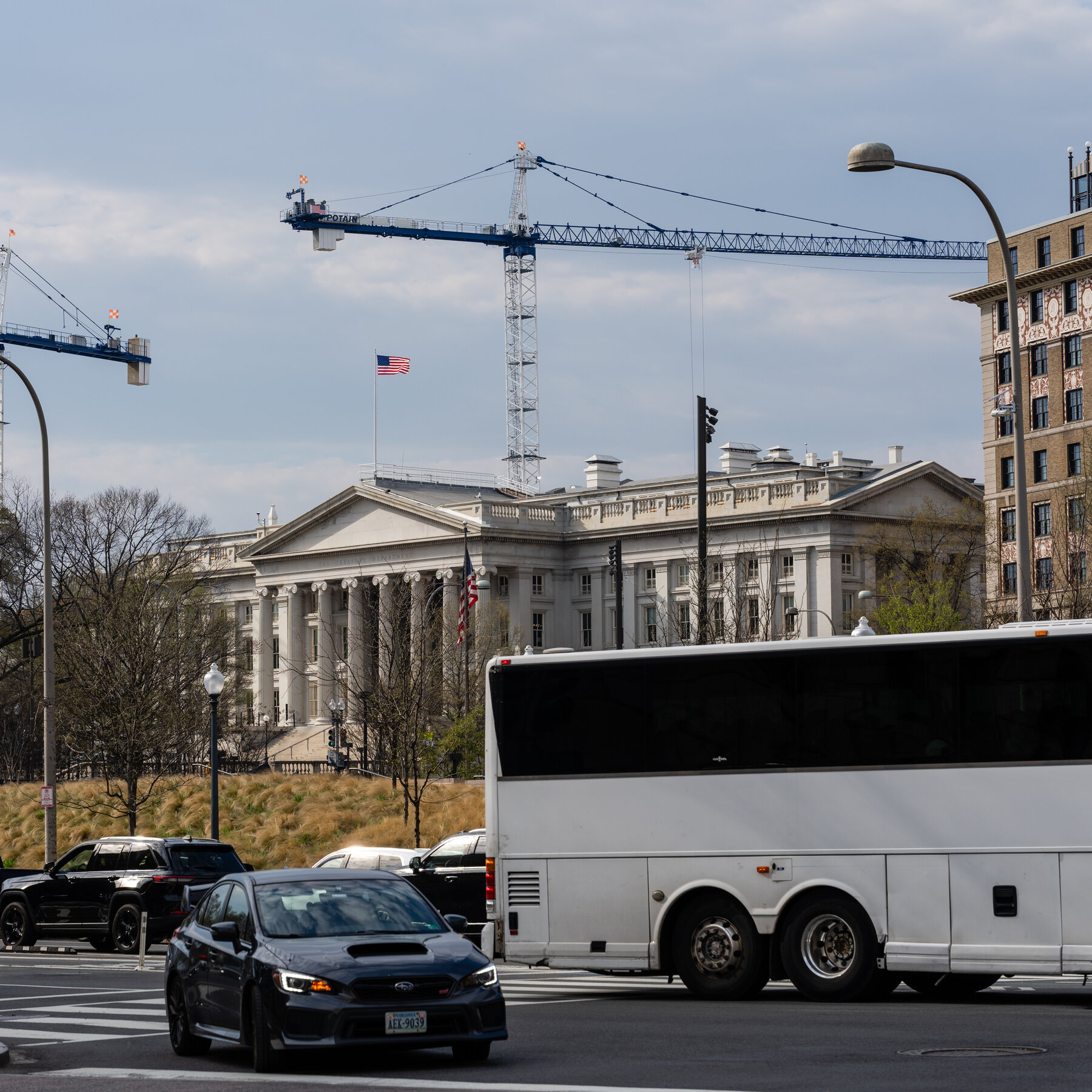 Read more about the article Russia Bill Broadens Sanctions but Could Fuel Fears Over the Dollar