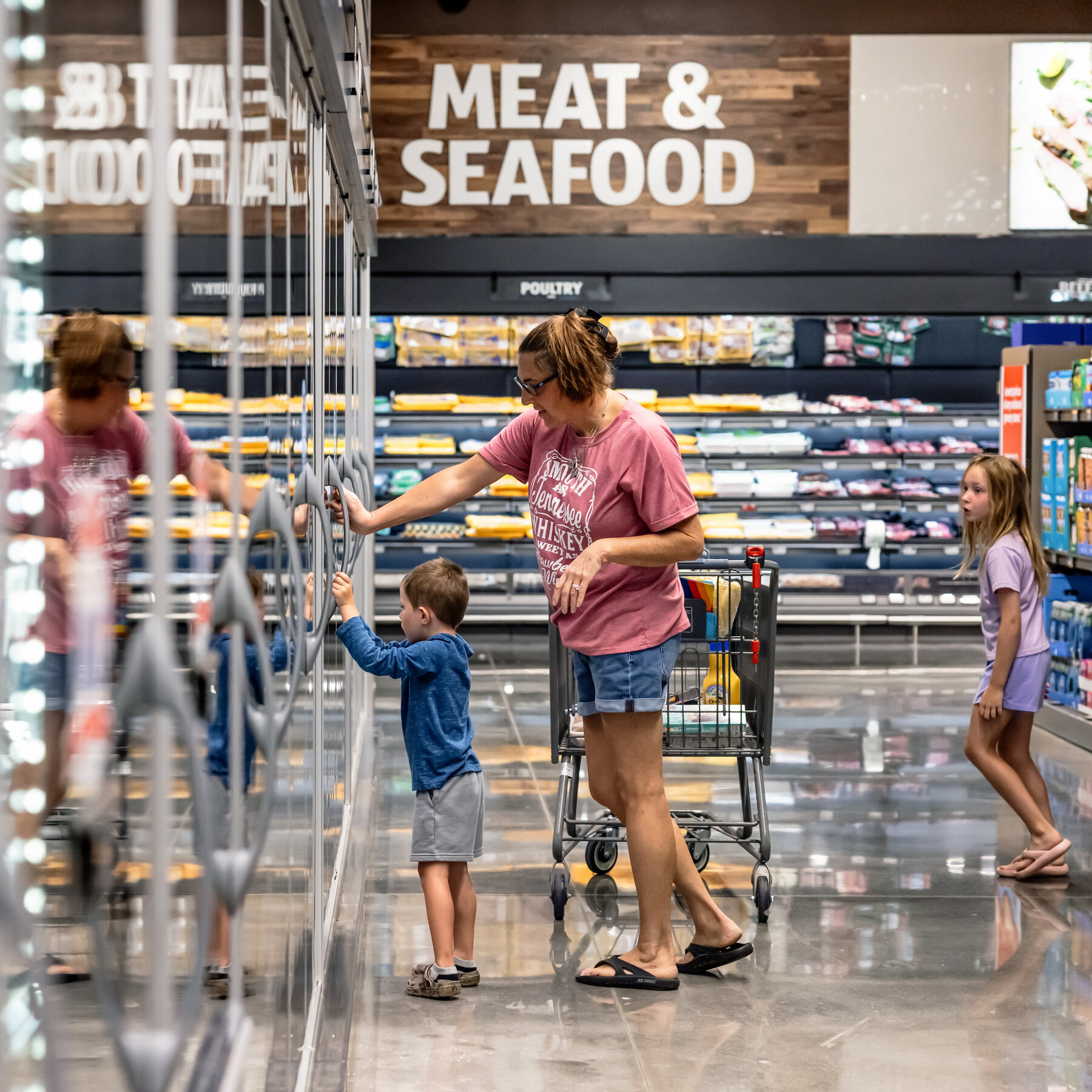 You are currently viewing Grocery Stores Lower Prices as Consumers Pare Spending