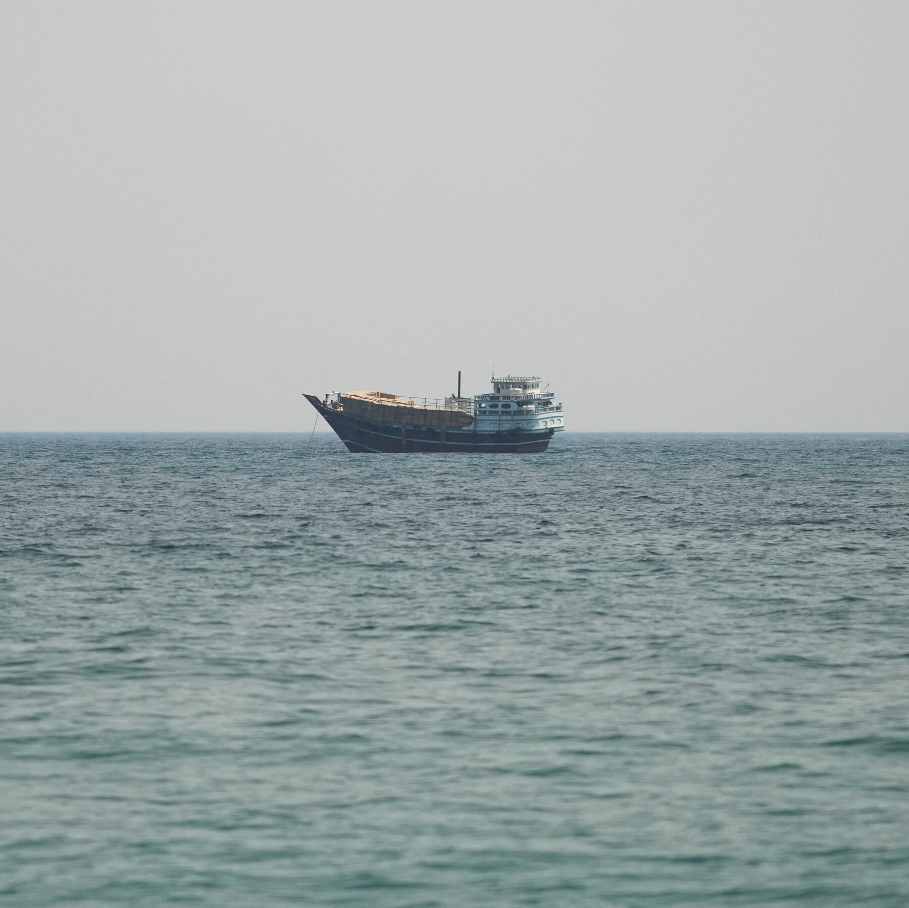 Read more about the article Oil Rises After Weekend of Back-and-Forth Strikes by U.S. and Iran