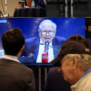 Read more about the article Warren Buffet Declines to Donate to Gates Foundation Amid Epstein Revelations
