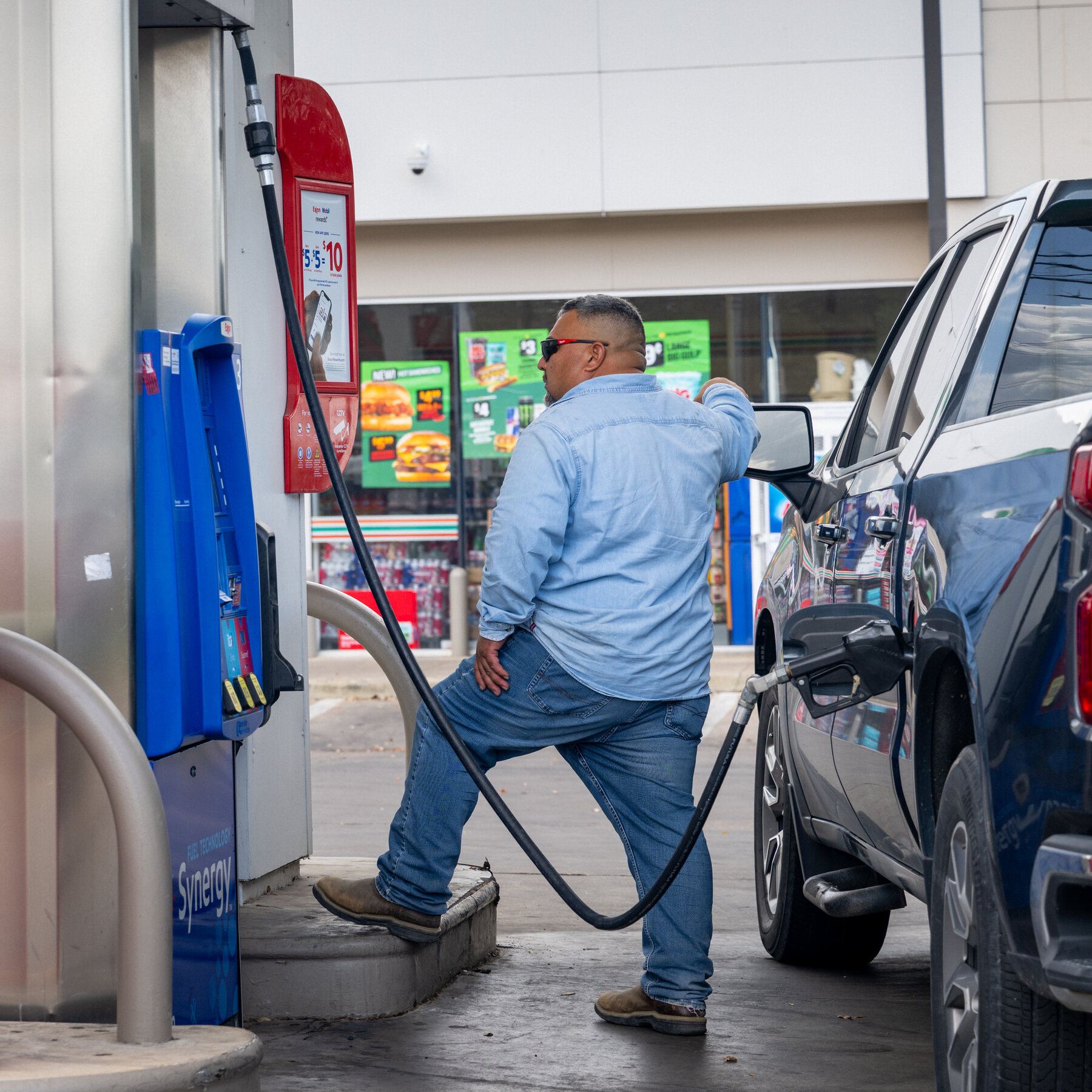 You are currently viewing Diesel Prices Hit $5 a Gallon Again, Up 33% Since Start of Iran War