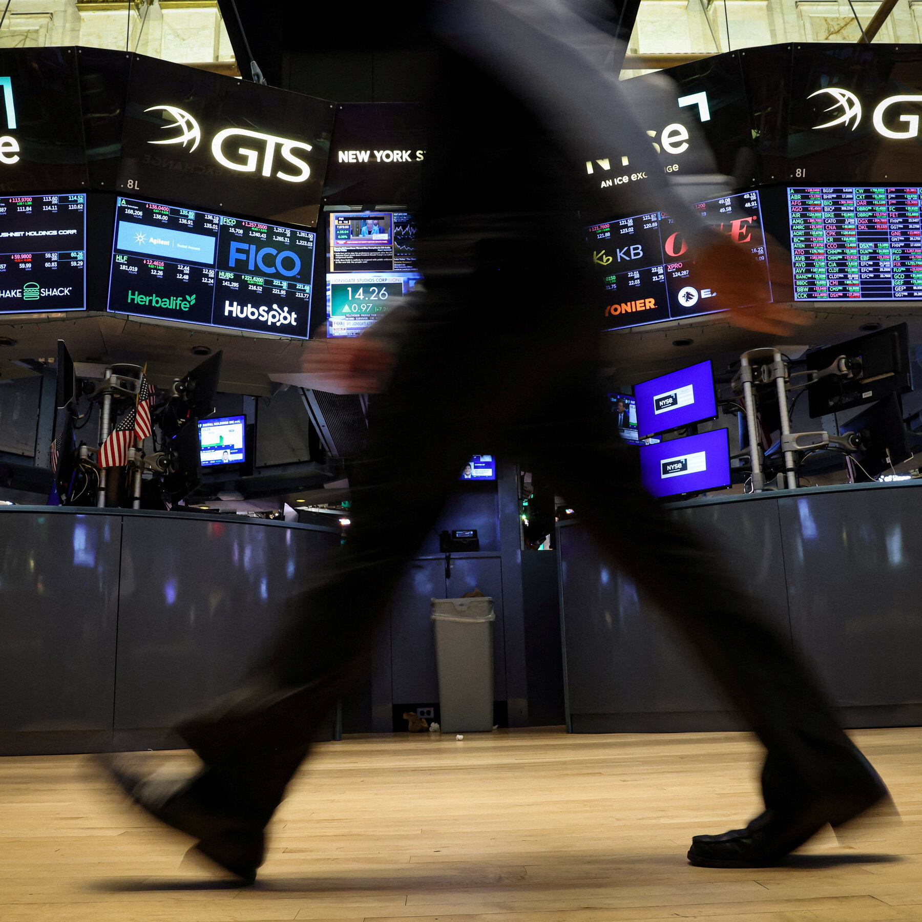 You are currently viewing Stocks Sink on Anxiety About Tech and A.I. Spending