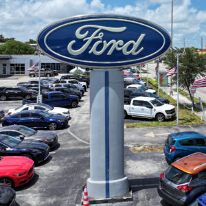 Read more about the article Ford Will Use Apple Software in New Self-Driving System