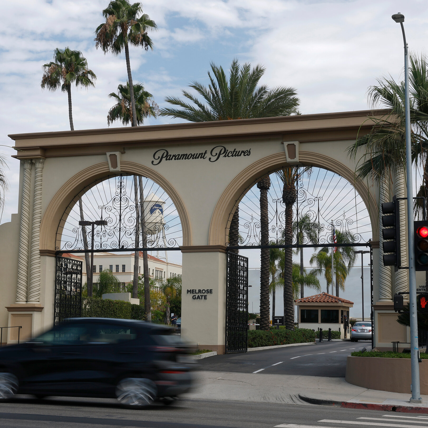 Read more about the article Why Paramount Paused Its Blockbuster $111 Billion Deal for Warner Bros.