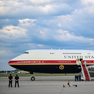 Read more about the article Boeing Reports Loss on $280 Million Hit to Troubled Air Force One Program