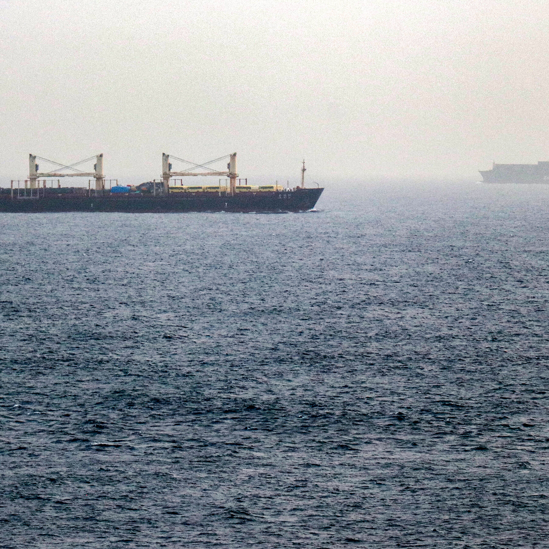 Read more about the article Shipping Risks Rise Across Crucial Middle East Oil Routes