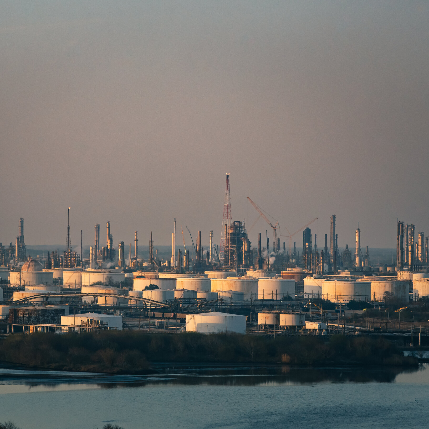 You are currently viewing Iran War Drives Oil Profits to Highest Levels in Years