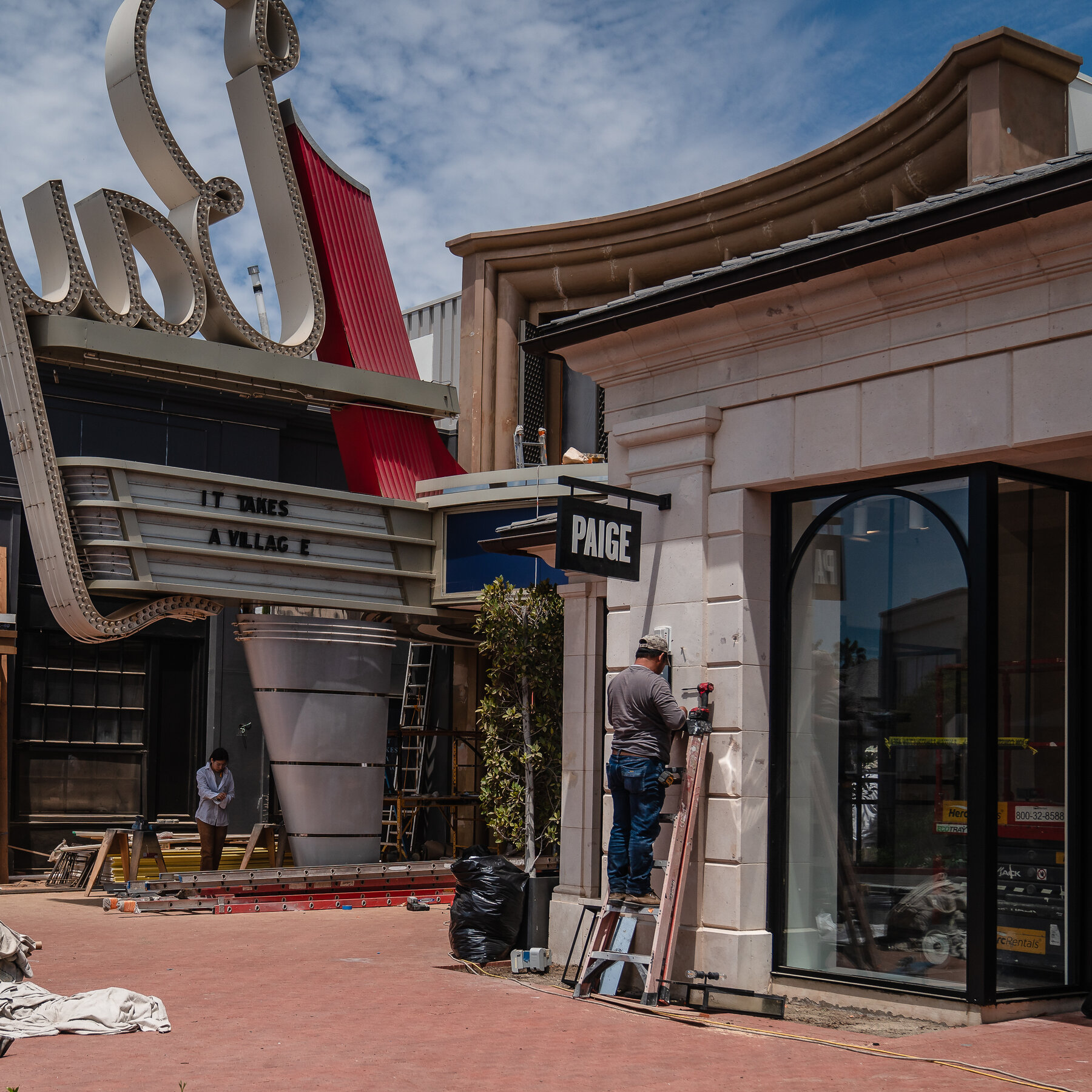 You are currently viewing Pacific Palisades Shopping Center Is Preparing to Reopen