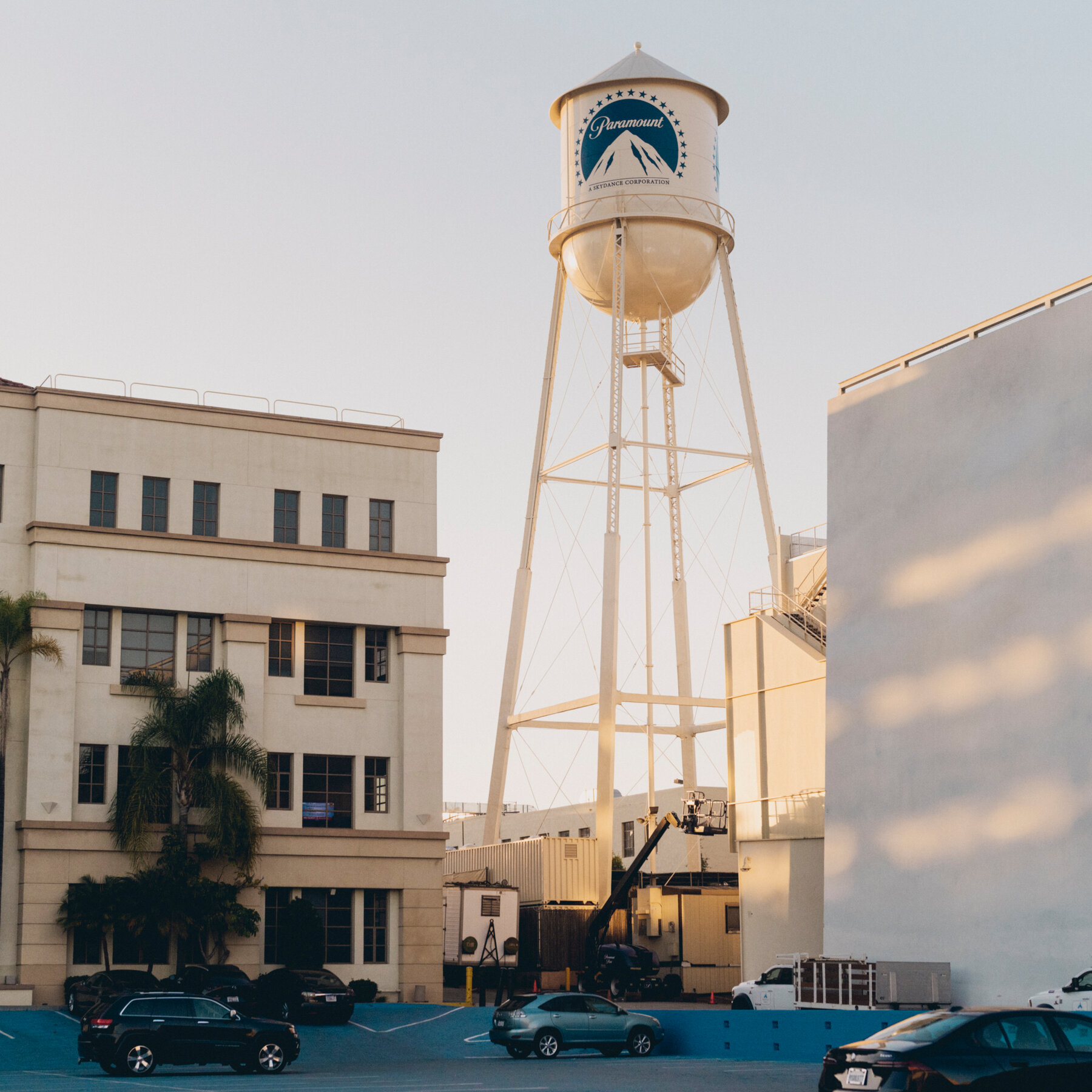 Read more about the article David Ellison Floats Hollywood Exit as States Threaten His Warner Bros. Deal