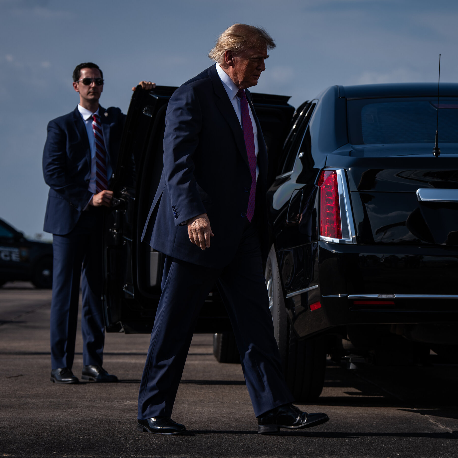 Read more about the article High Debt and Rising Prices Catch Up to Trump, as Midterms Near