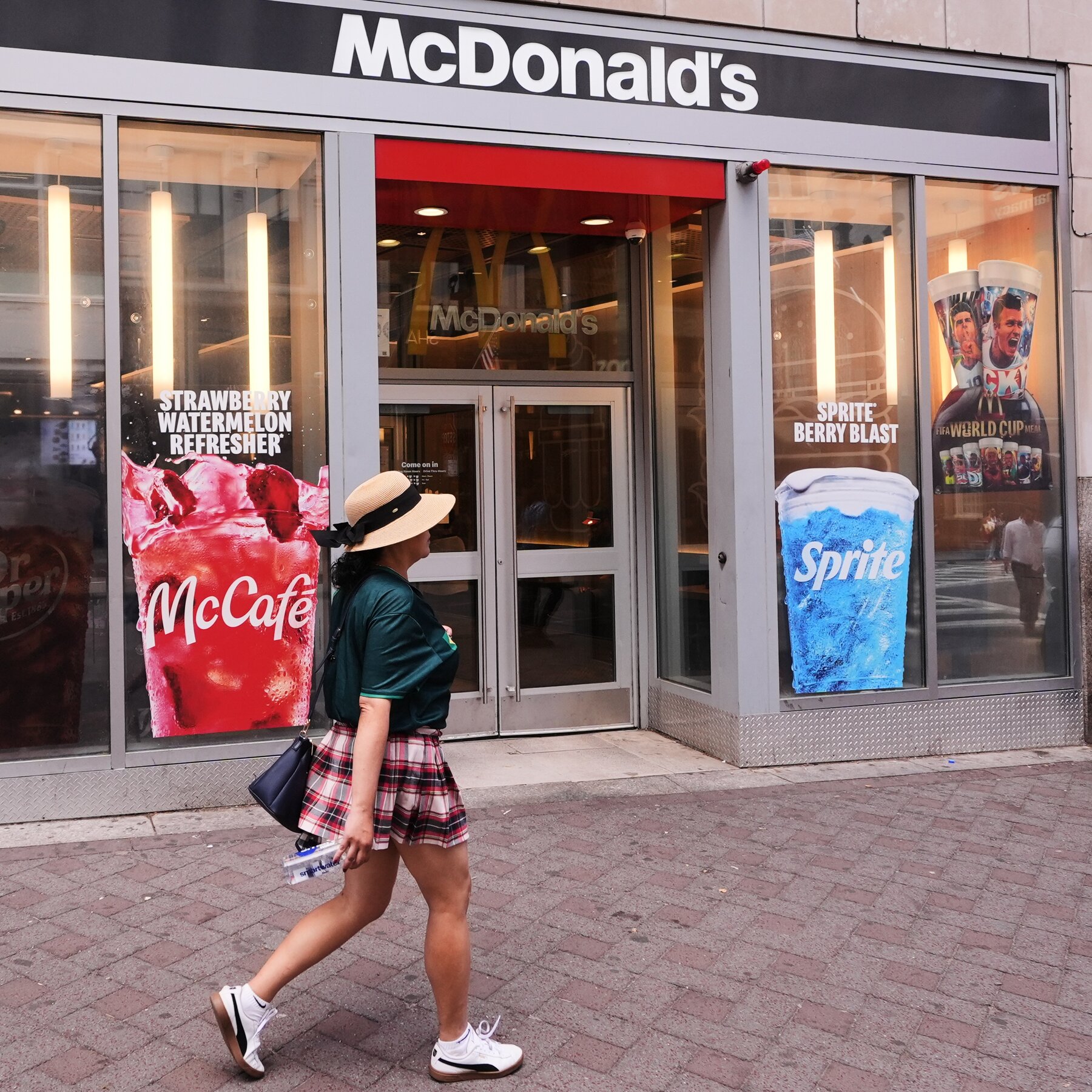 You are currently viewing McDonald’s U.S. Sales Slow as Consumers Spend More Cautiously
